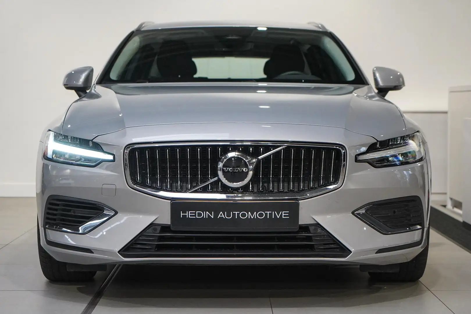 Volvo V60 T6 Plug-in hybrid AWD Essential Bright | Leder Int Grijs - 2