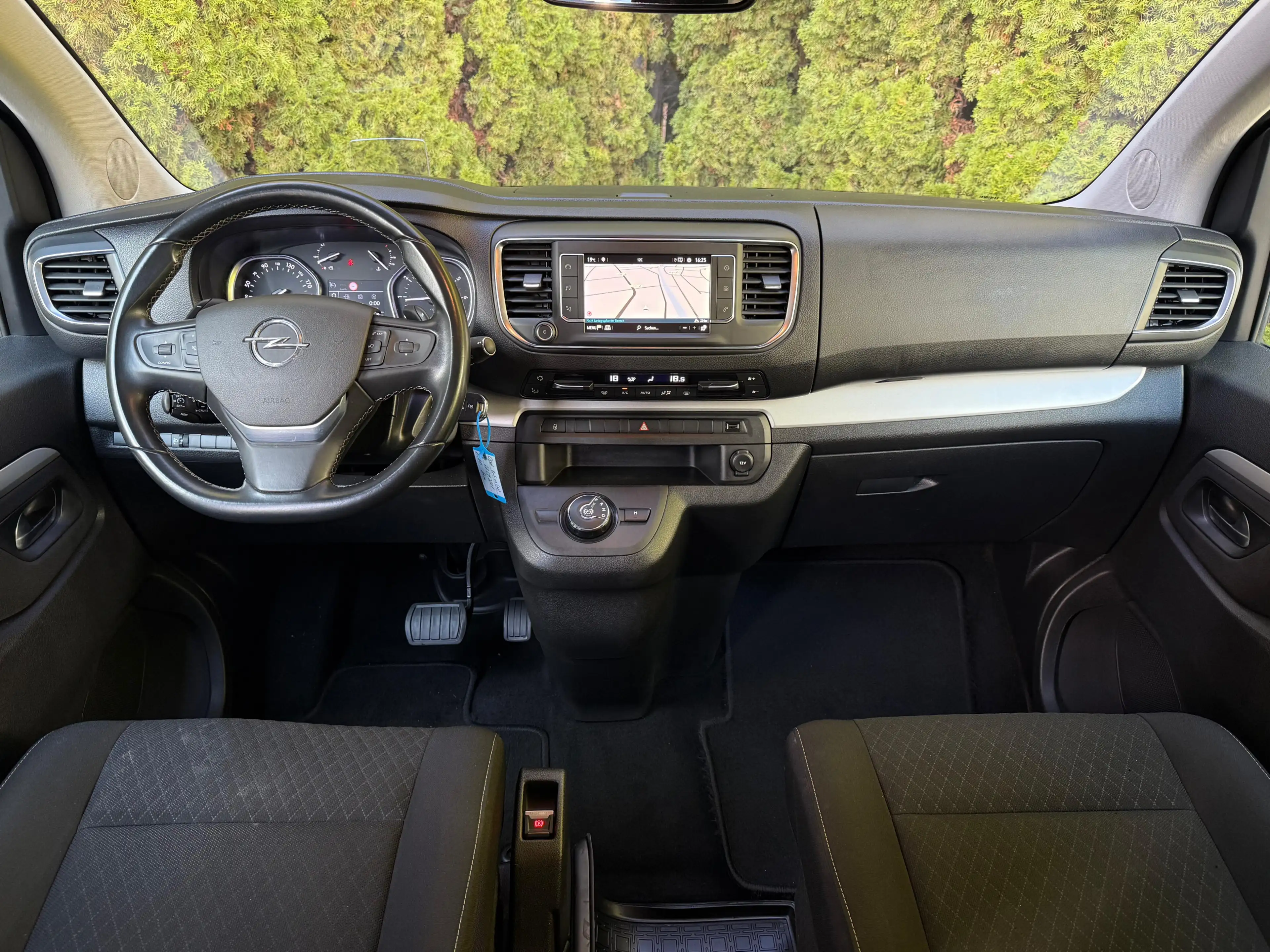 Opel Zafira 2.0d L2 BI-XEN+NAV+SHZ+KAM+HuD+ACC+TOT+LM — photo 13