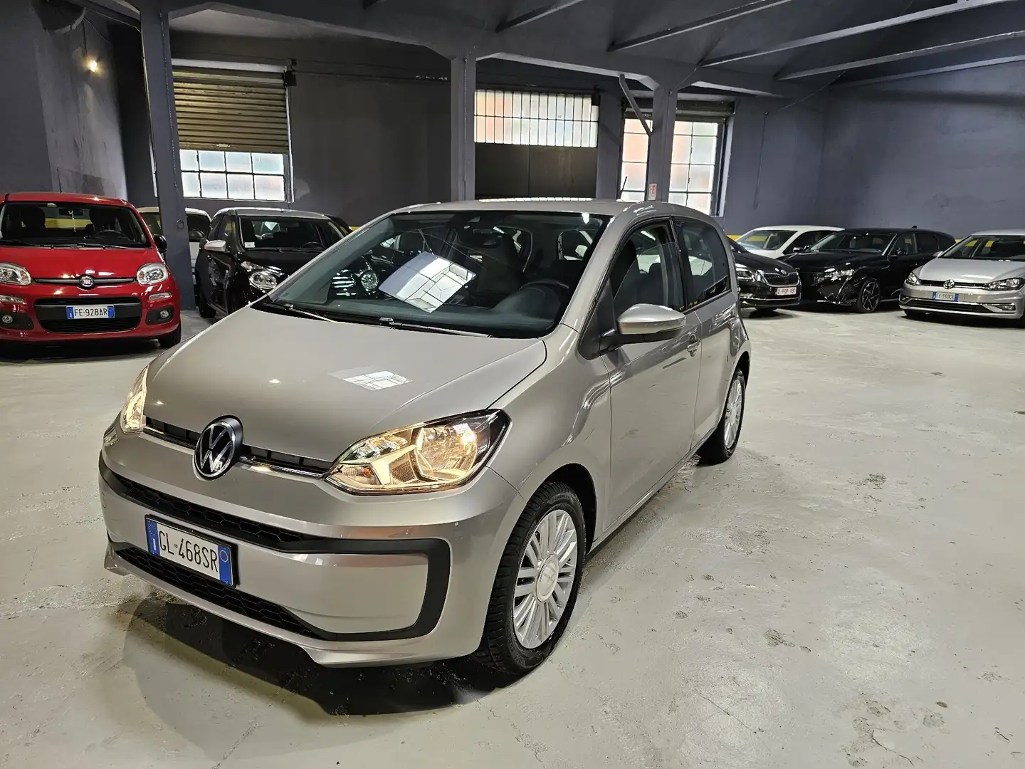 Volkswagen up! NEO PATENTATI 5P 1.0 BENZINA BLUEMOTION EVO BEATS Silber - 1