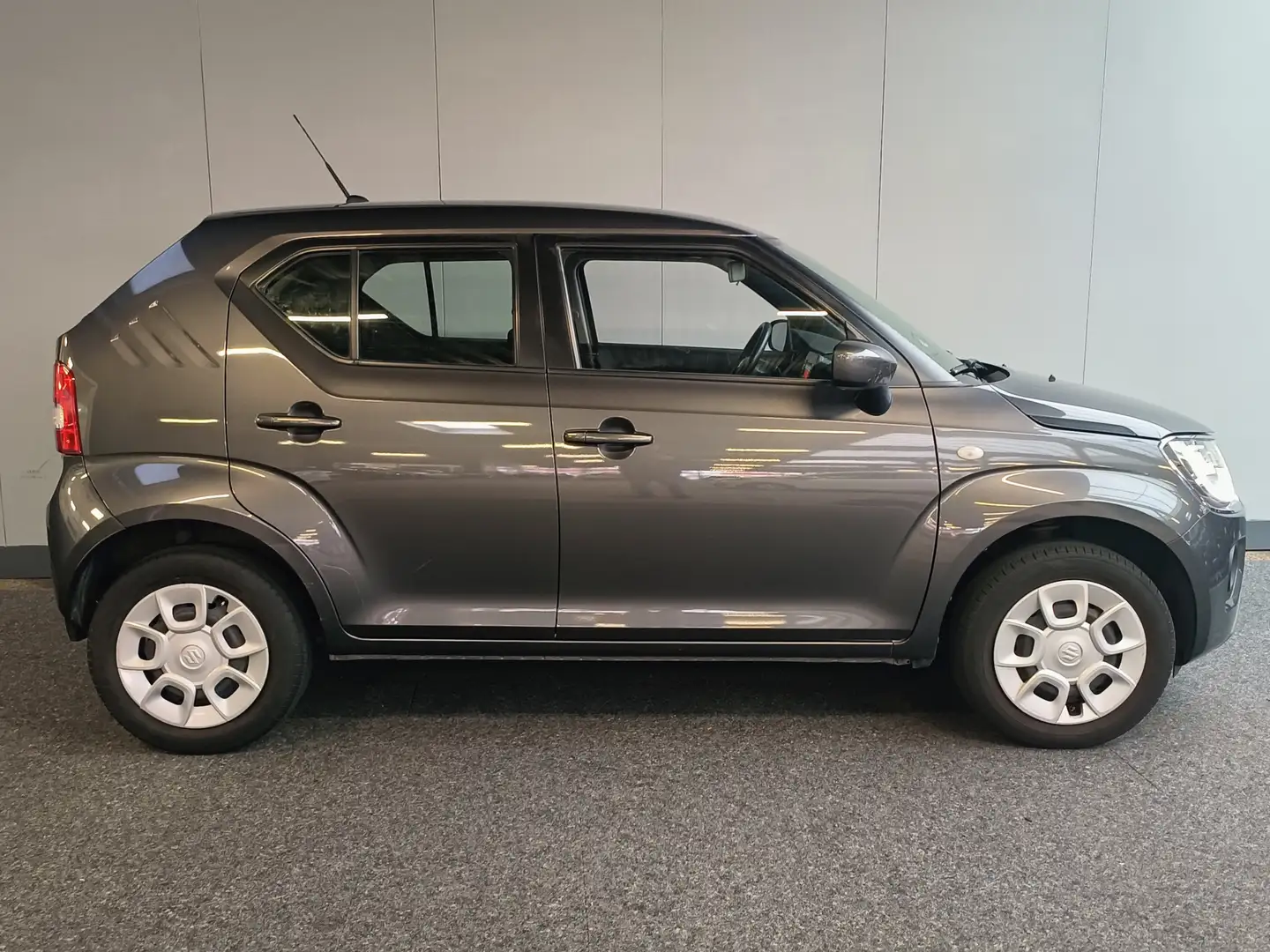 Suzuki Ignis 1.2 Smart Hybrid Comfort uit 2022 Rijklaar + 12 ma Grijs - 2
