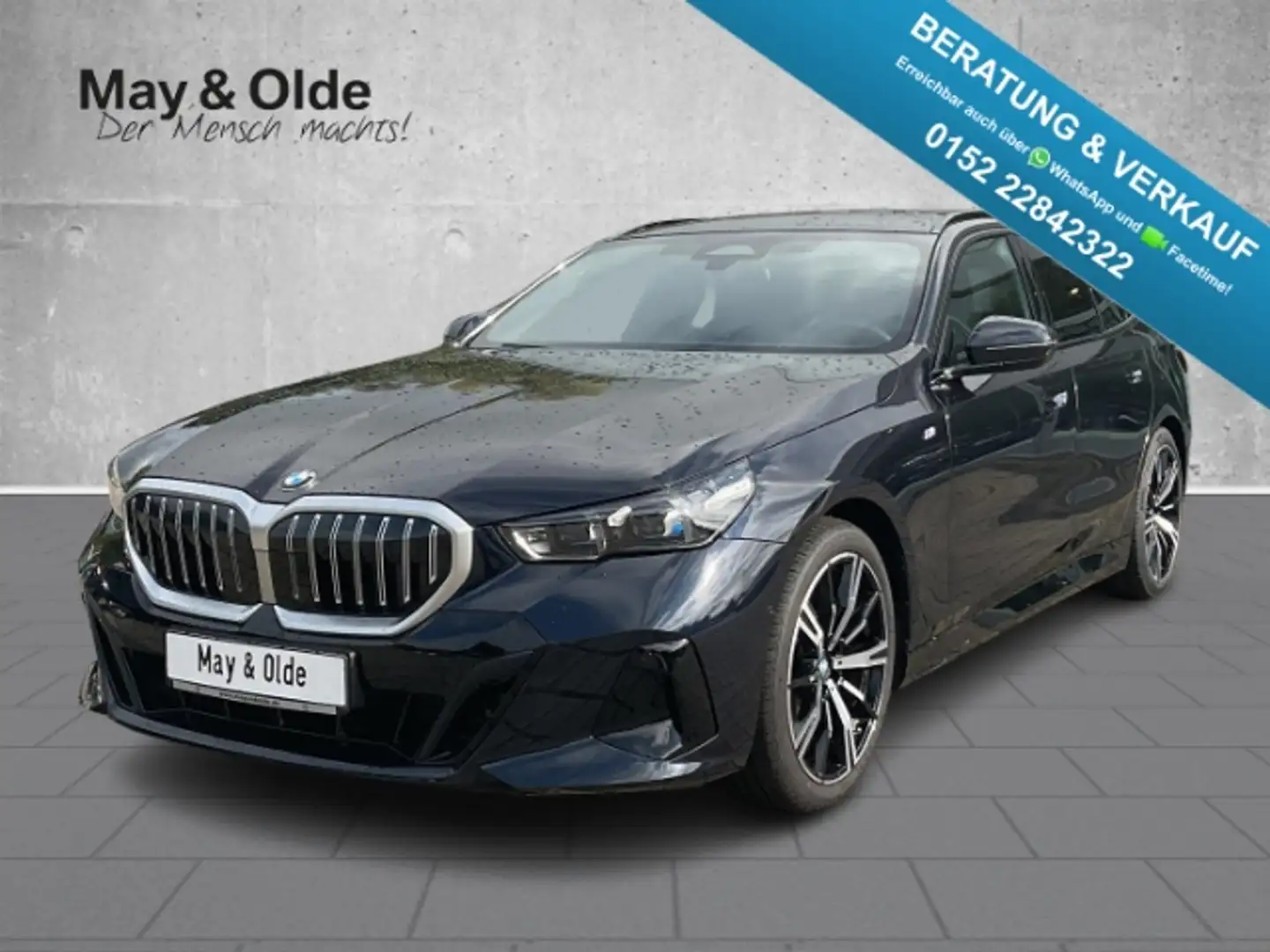 BMW 520 i Touring M Sport AHK Navi HarmanKardon LED SHZ Schwarz - 1