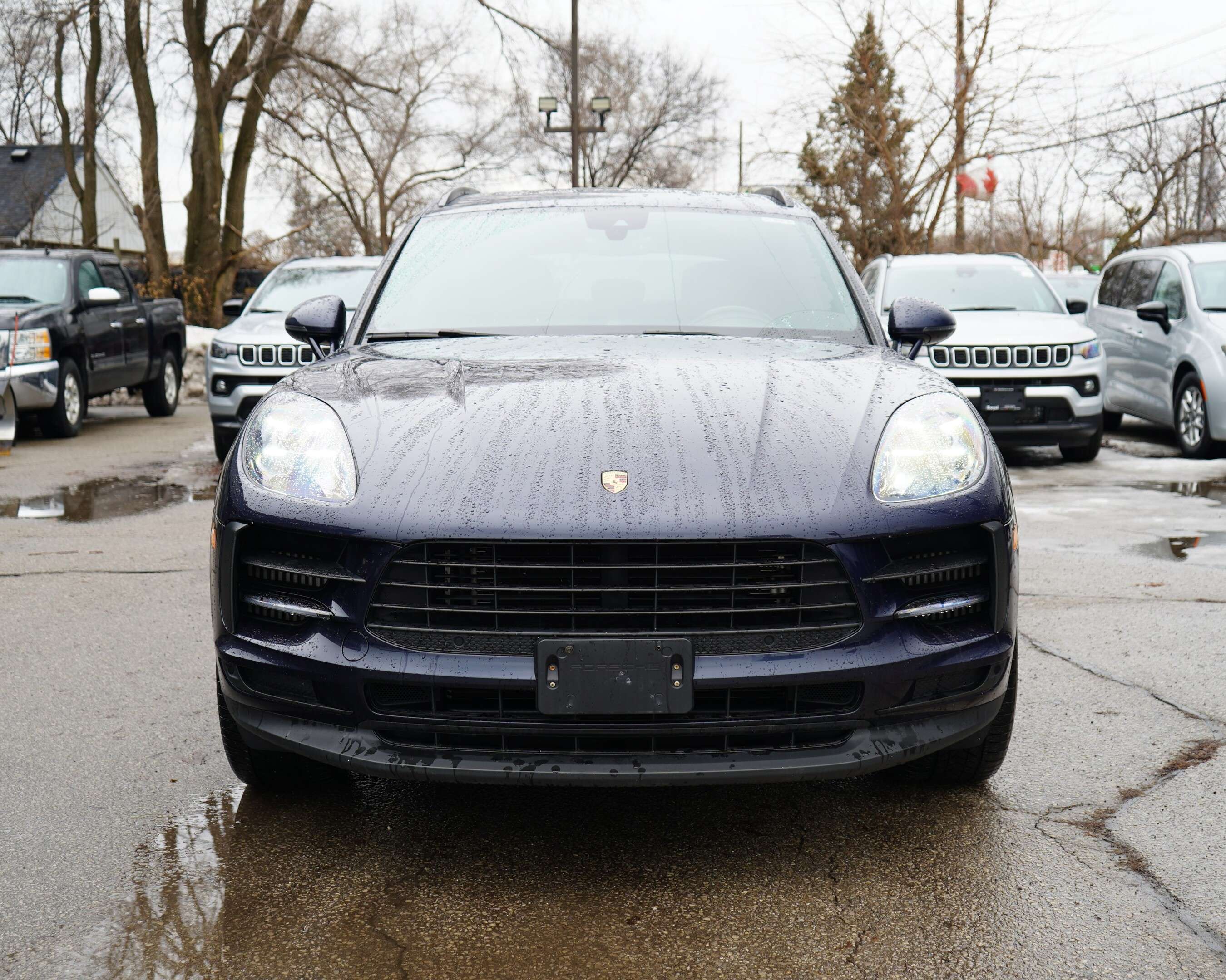 2019 Porsche Macan S alt 2