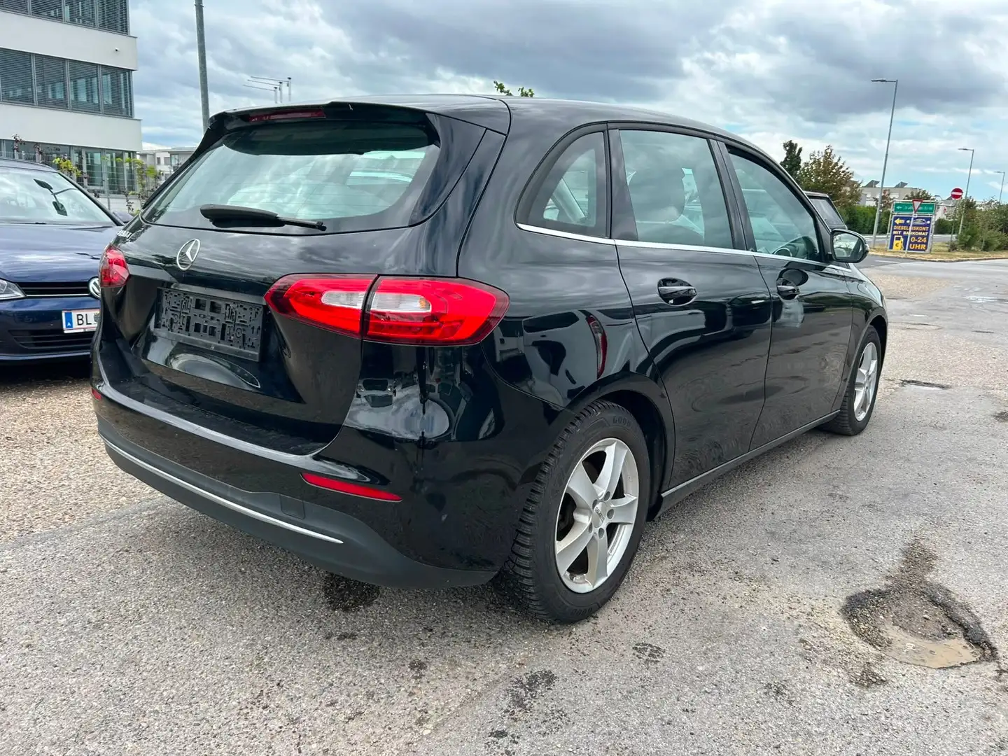 Mercedes-Benz B 180 B 180 d (247.003) Schwarz - 2