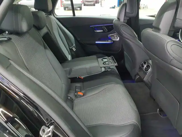 Mercedes-Benz C-Class view 13
