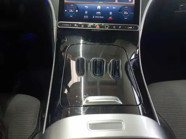 Mercedes-Benz C-Class view 10