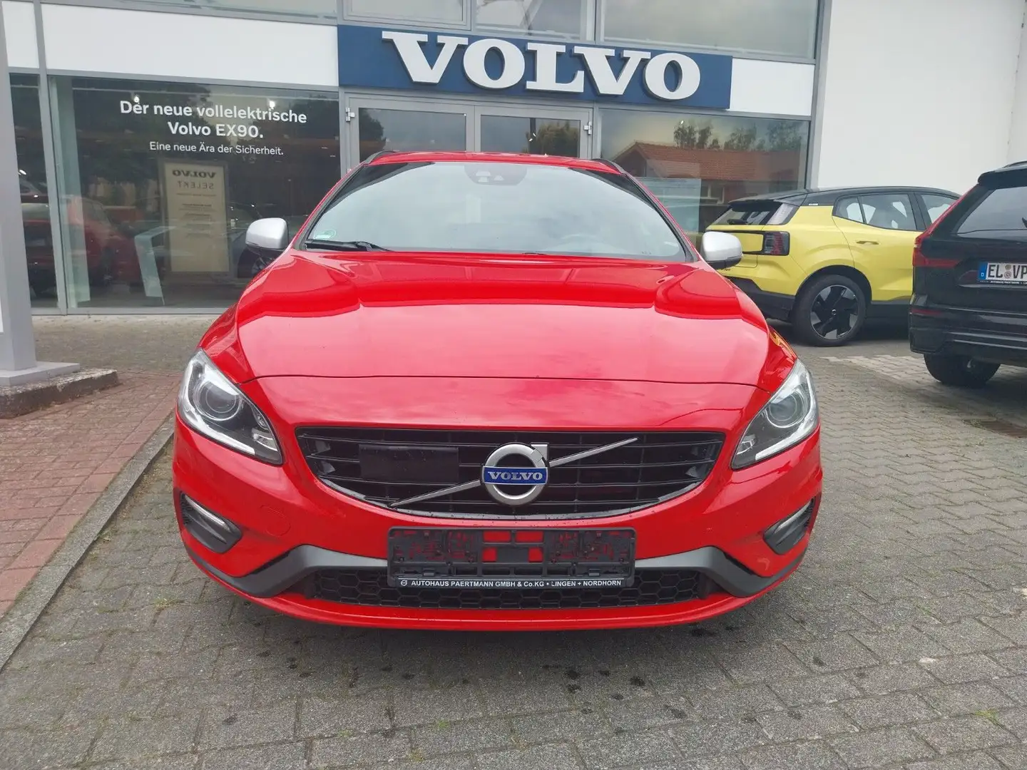 Volvo V60 D4 Kombi R-Design Rojo - 2