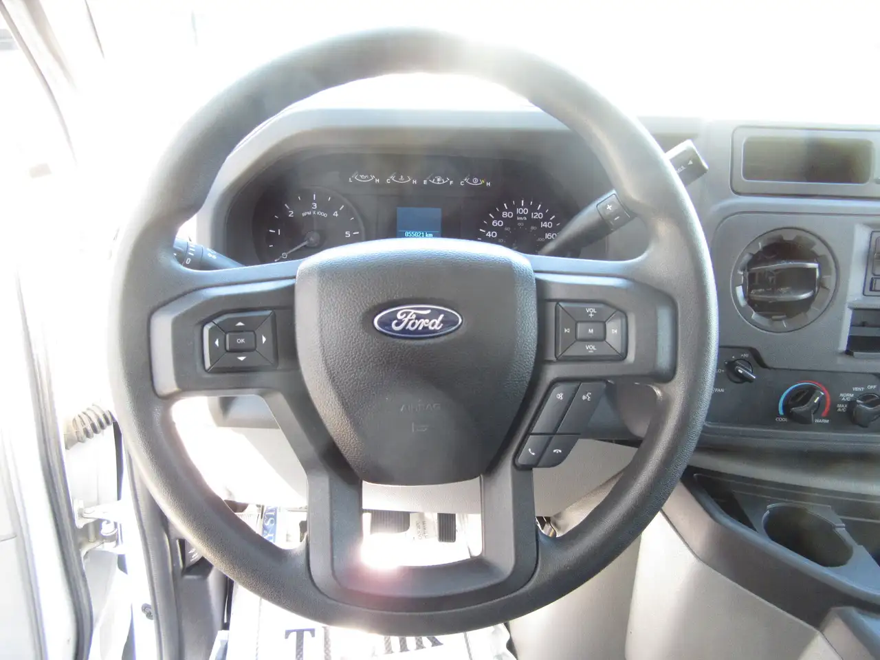 Ford E-450 Super Duty DRW снимка Ford E-450 Super Duty DRW
