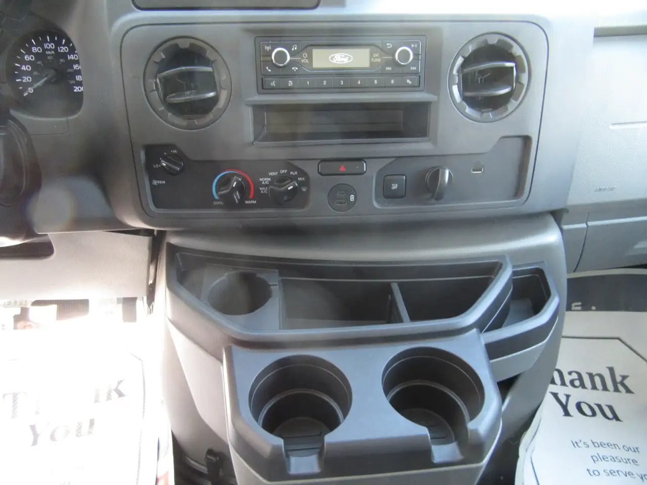 Ford E-450 Super Duty DRW снимка Ford E-450 Super Duty DRW