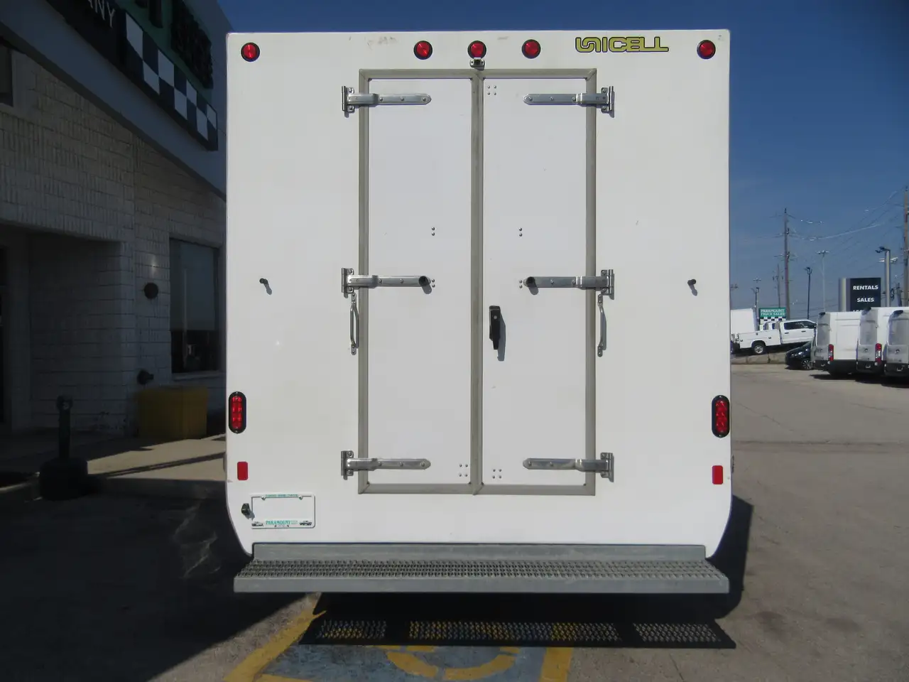 Ford E-450 Super Duty DRW снимка Ford E-450 Super Duty DRW