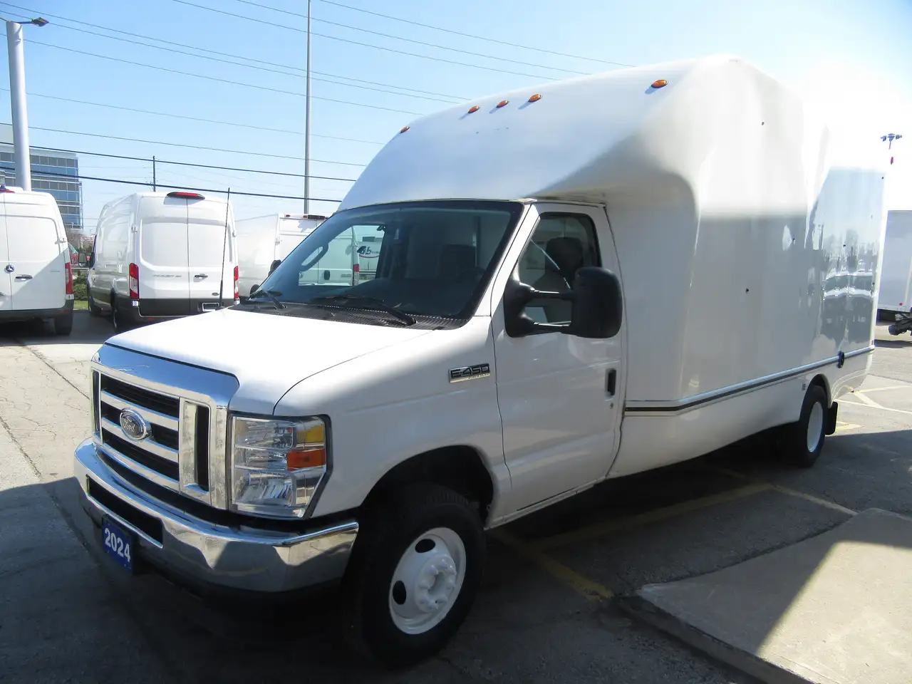 Ford E-450 Super Duty DRW снимка Ford E-450 Super Duty DRW