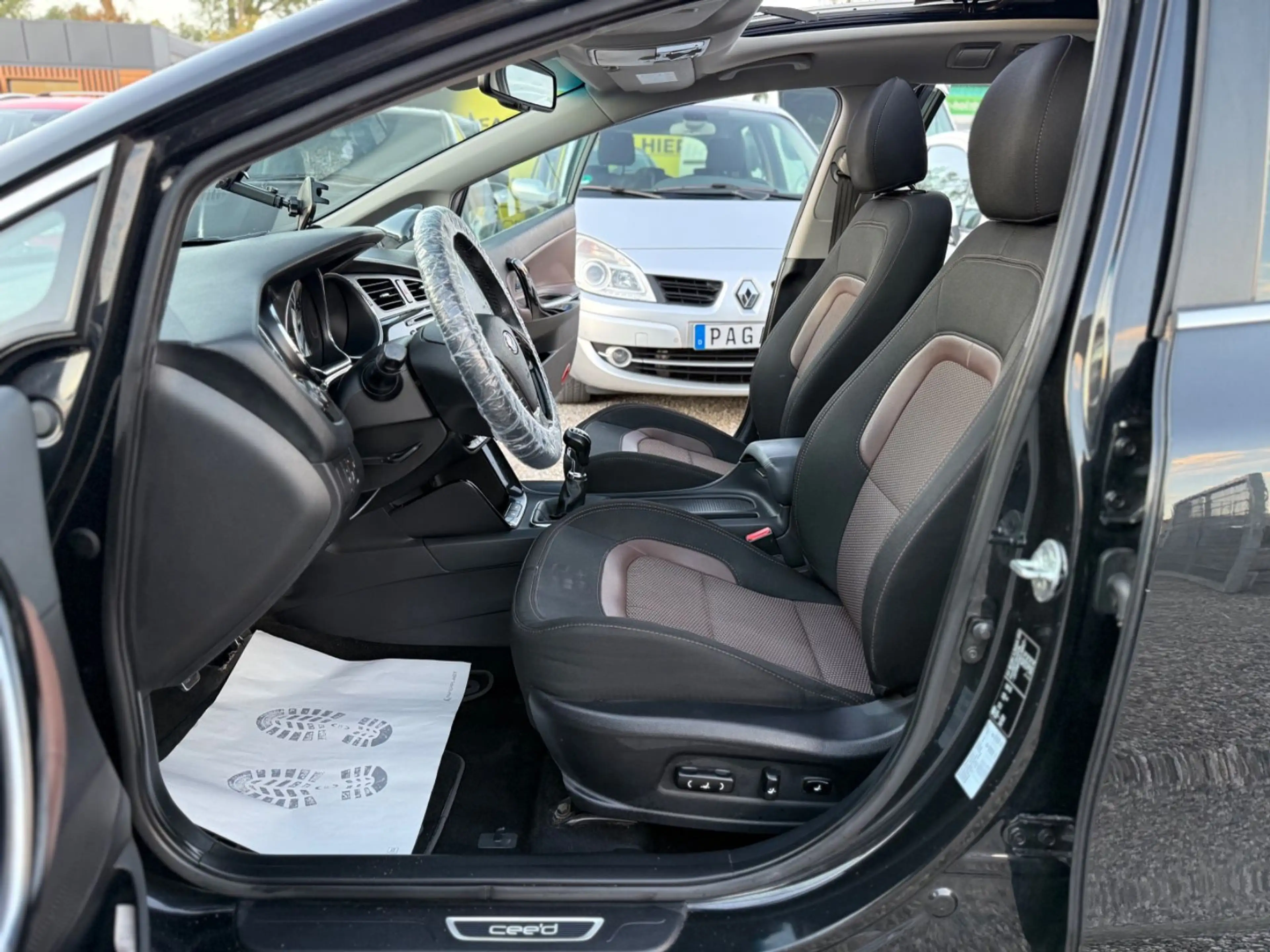Kia Ceed SW / cee'd SW PLATINIUM/SHZ/PANO/NAVI/VOLL/ — photo 10