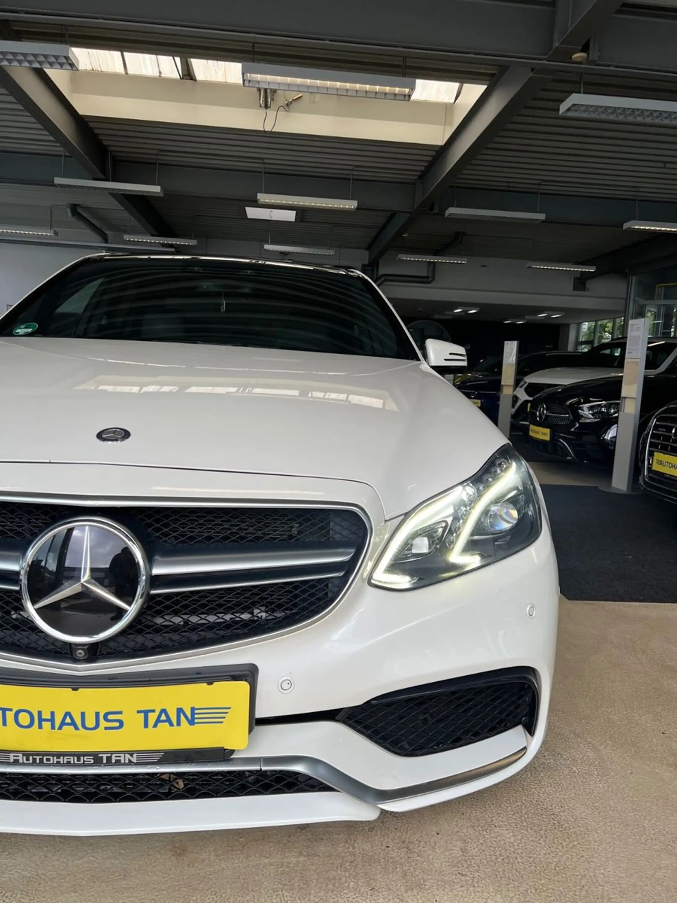 Mercedes-Benz E 63 AMG E Lim. *DIAMANTWEISS*SCHECKHEFT* — photo 10
