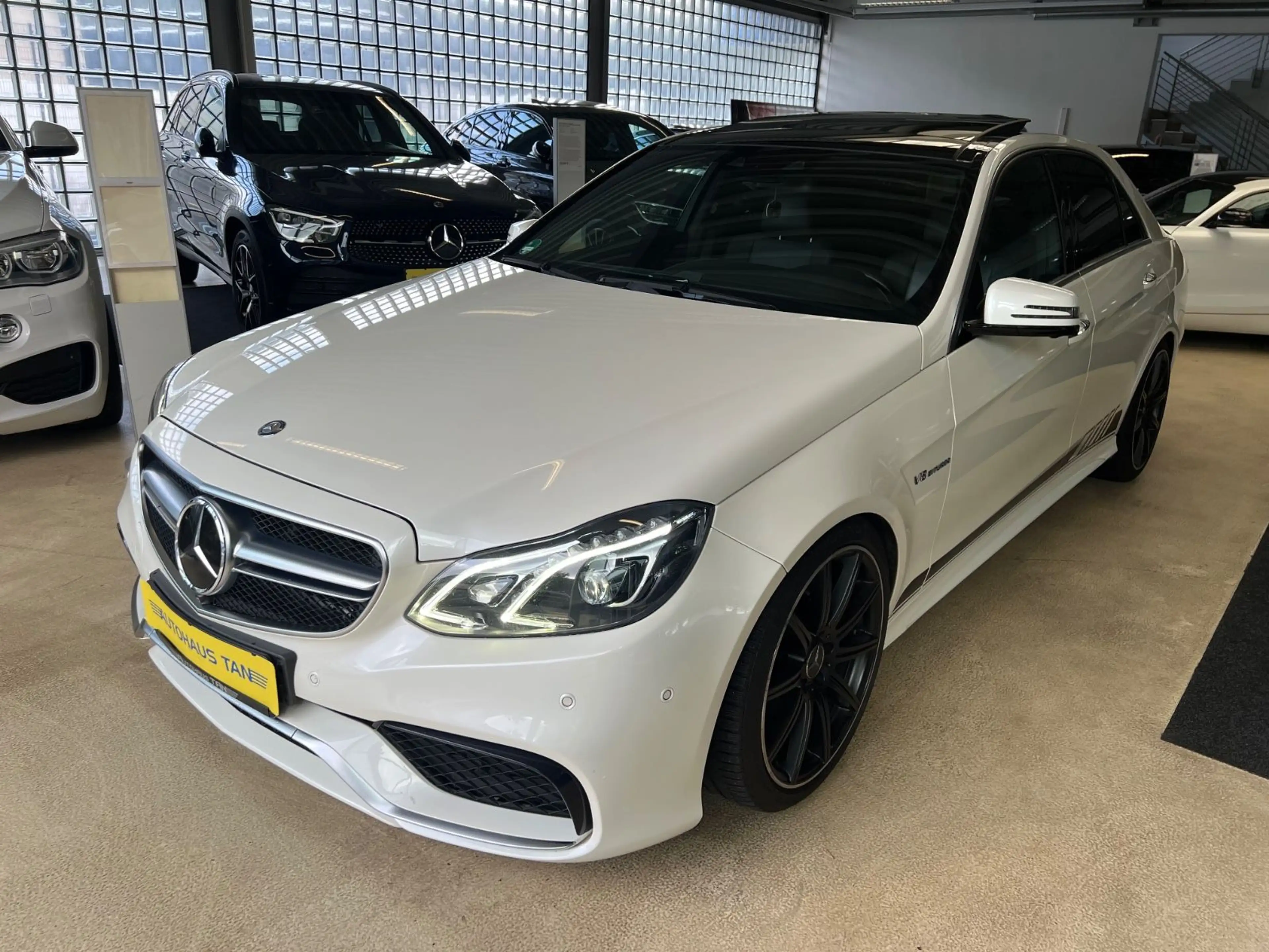 Mercedes-Benz E 63 AMG E Lim. *DIAMANTWEISS*SCHECKHEFT* — photo 9