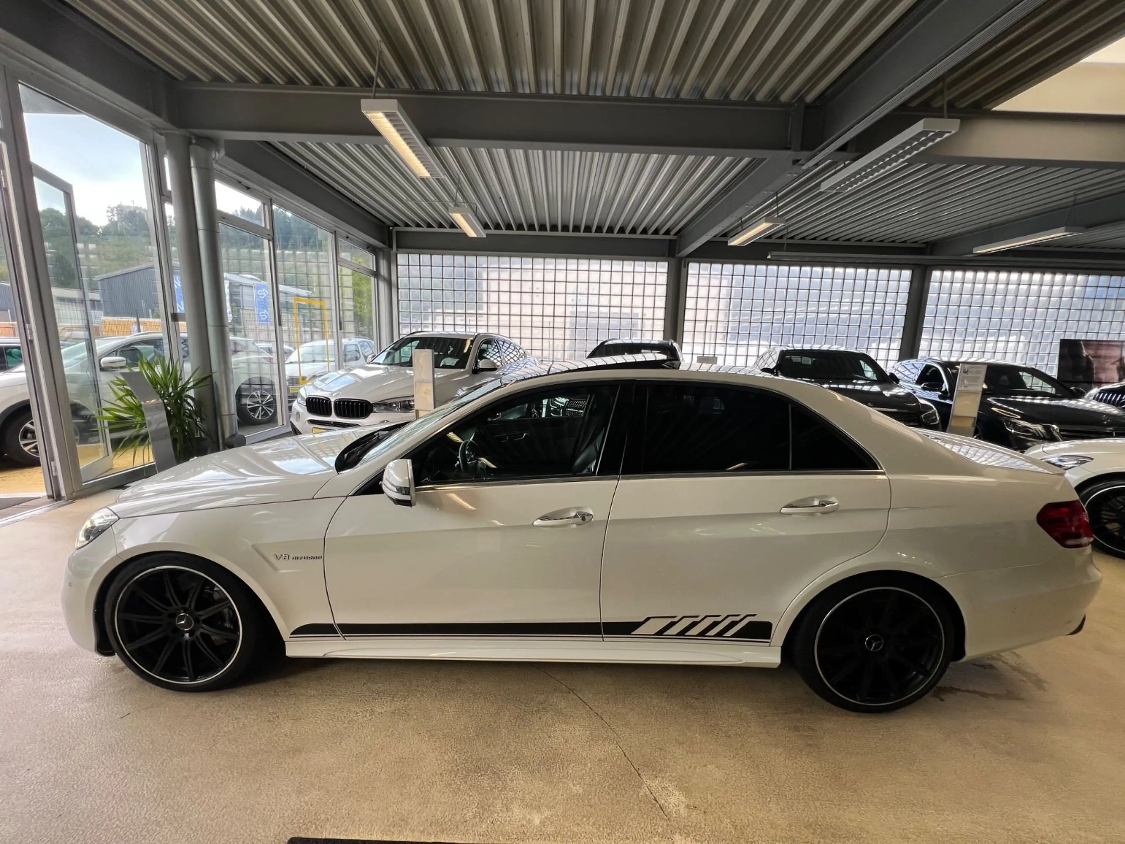 Mercedes-Benz E 63 AMG E Lim. *DIAMANTWEISS*SCHECKHEFT* — photo 8