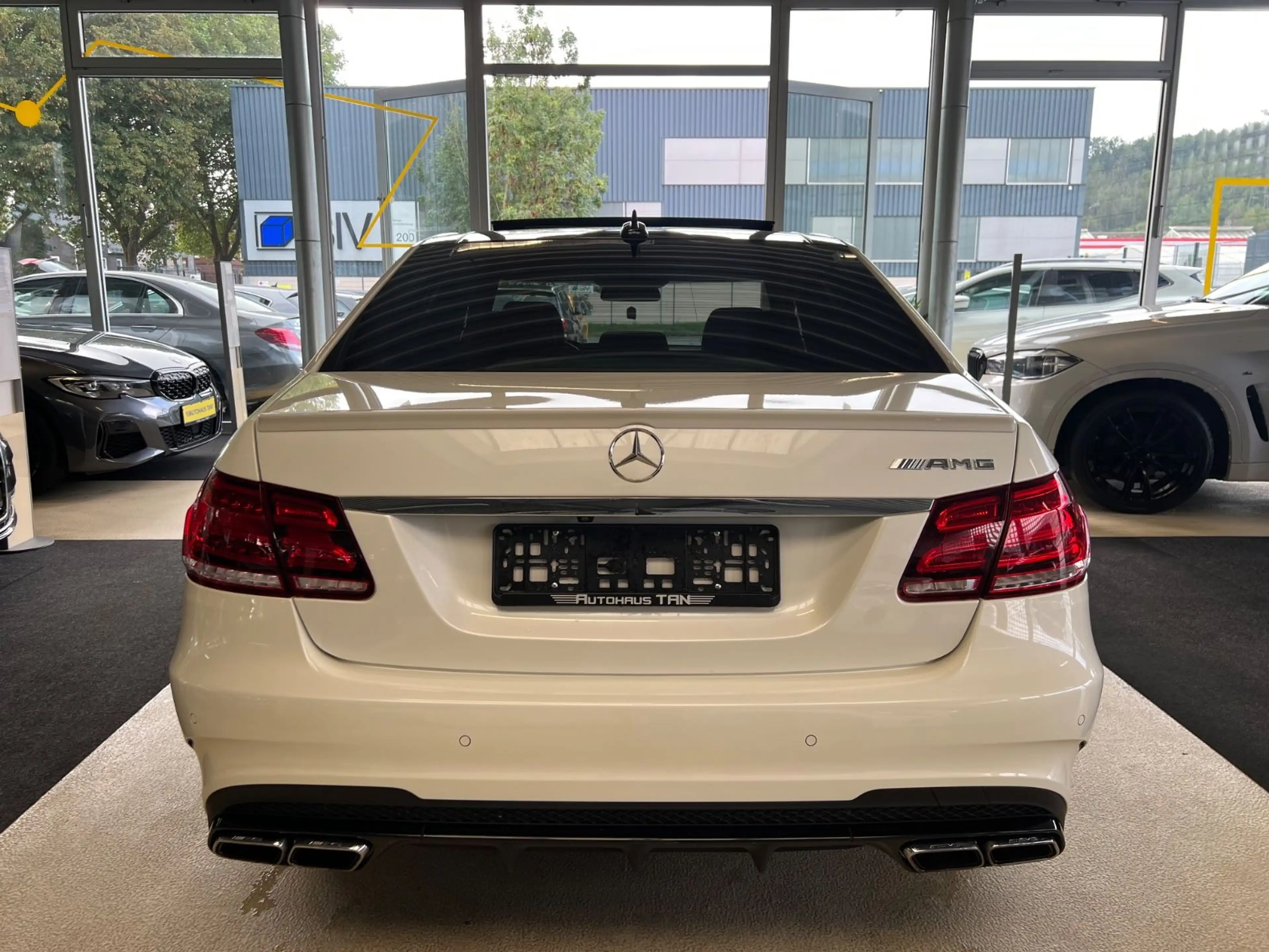 Mercedes-Benz E 63 AMG E Lim. *DIAMANTWEISS*SCHECKHEFT* — photo 6