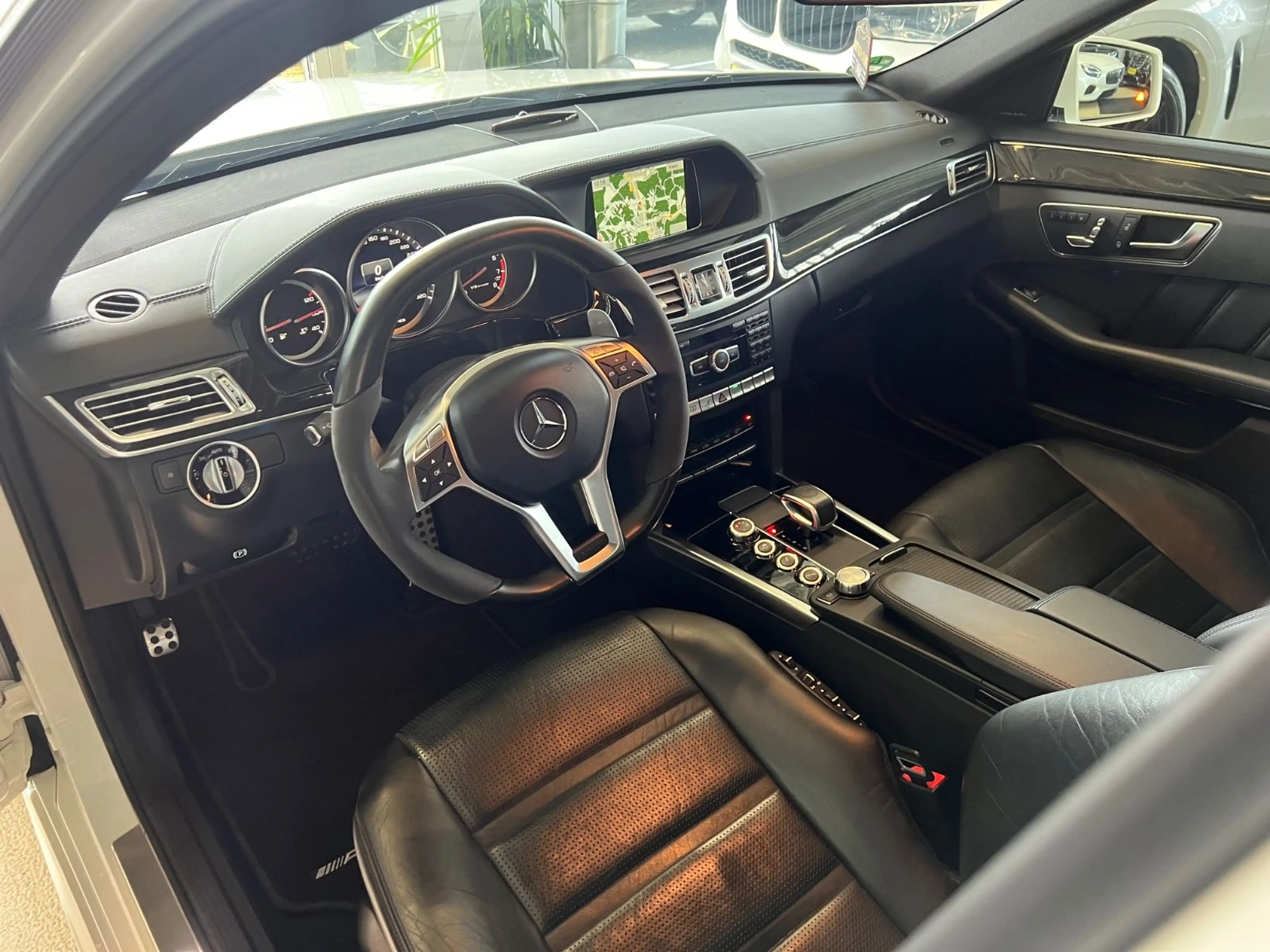 Mercedes-Benz E 63 AMG E Lim. *DIAMANTWEISS*SCHECKHEFT* — photo 14