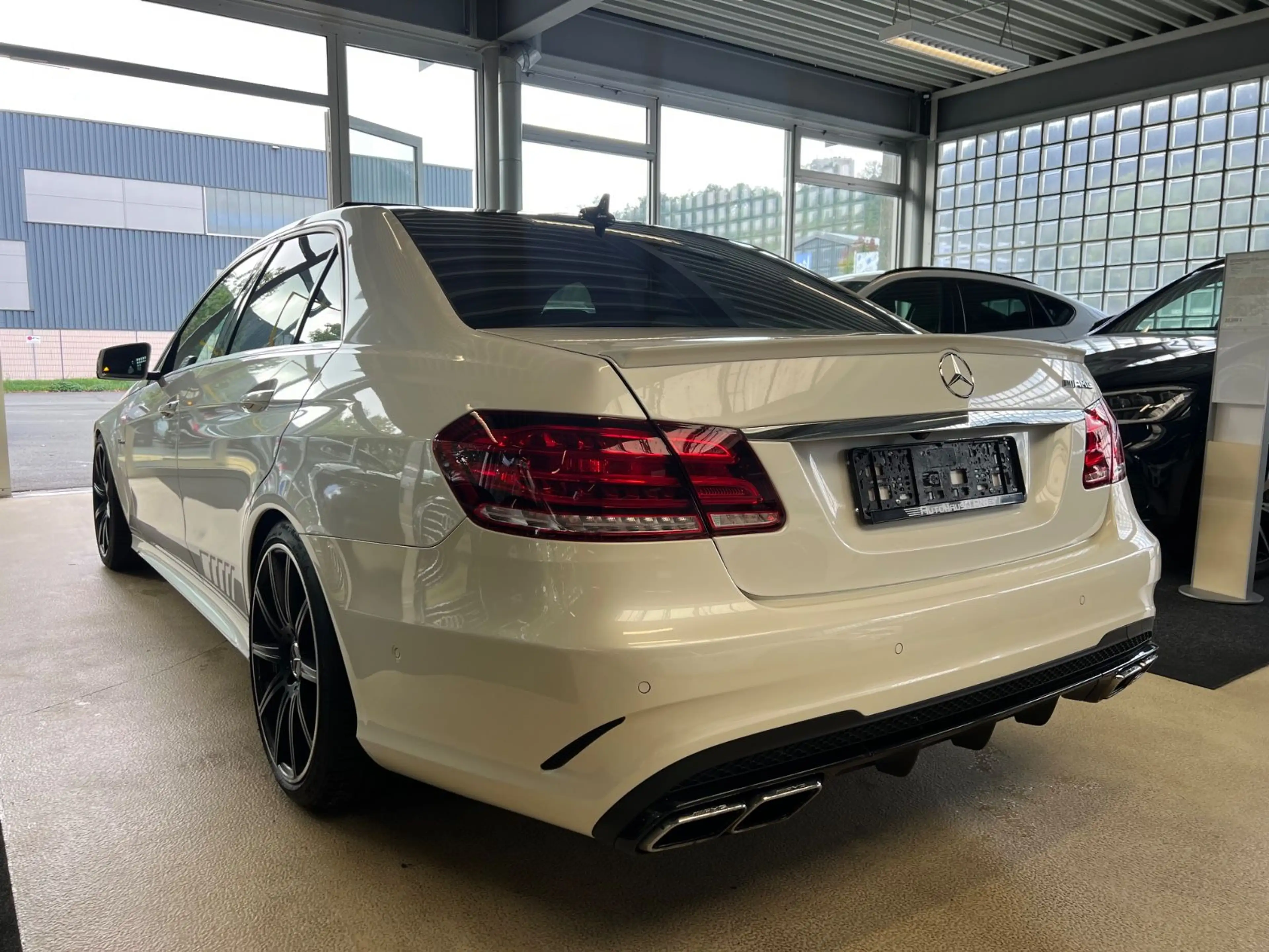 Mercedes-Benz E 63 AMG E Lim. *DIAMANTWEISS*SCHECKHEFT* — photo 7