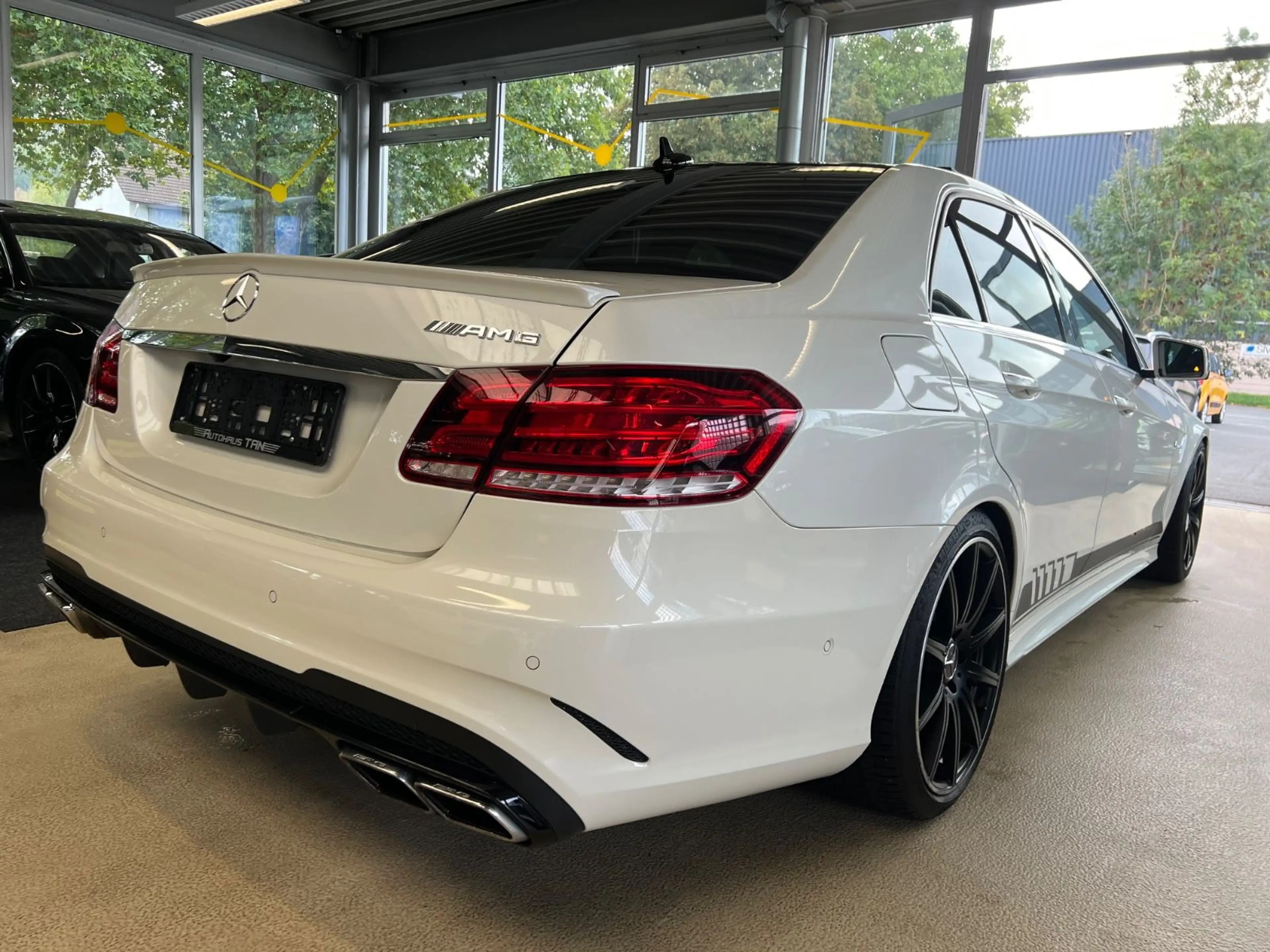 Mercedes-Benz E 63 AMG E Lim. *DIAMANTWEISS*SCHECKHEFT* — photo 5