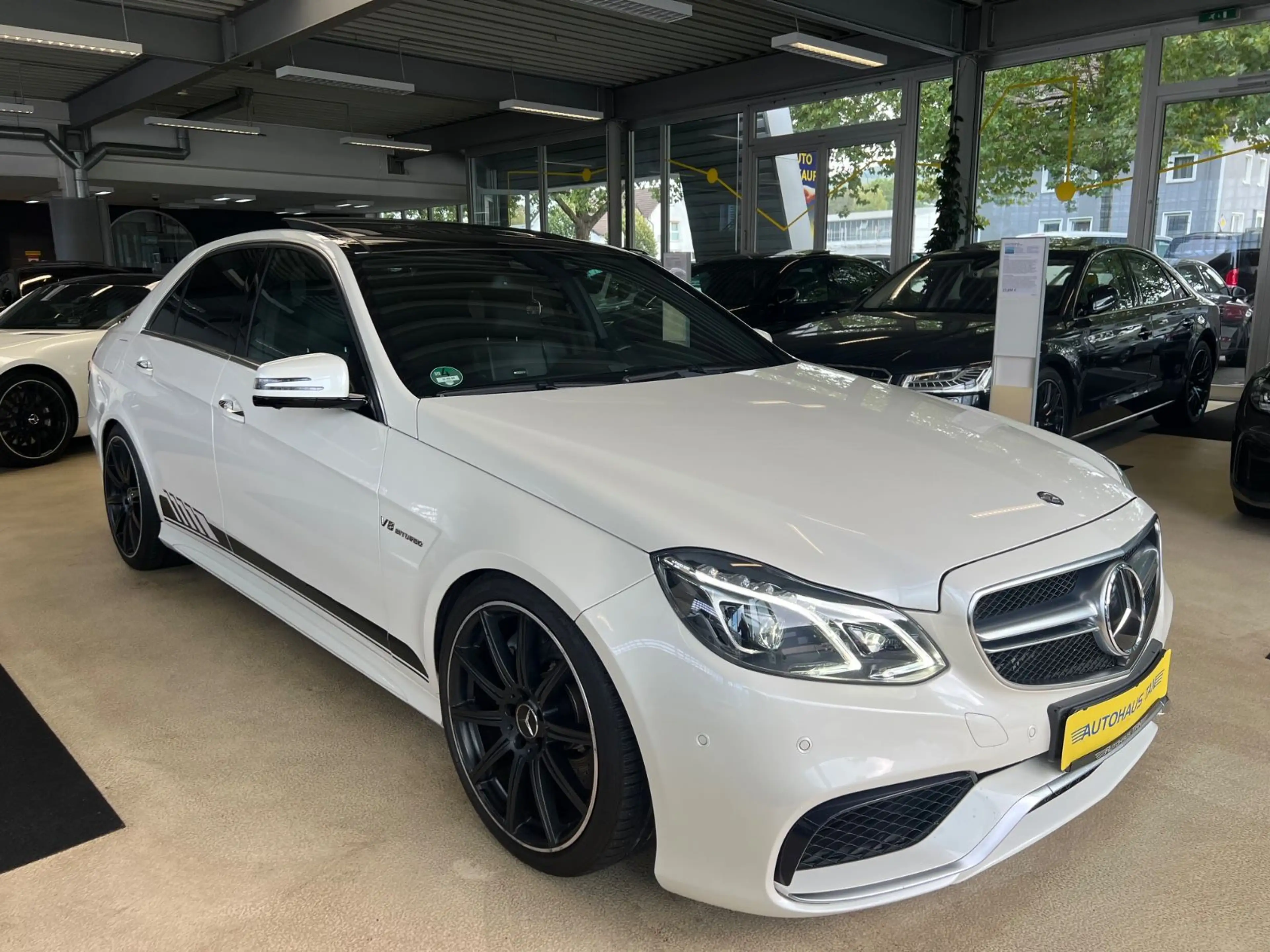 Mercedes-Benz E 63 AMG E Lim. *DIAMANTWEISS*SCHECKHEFT* — photo 3