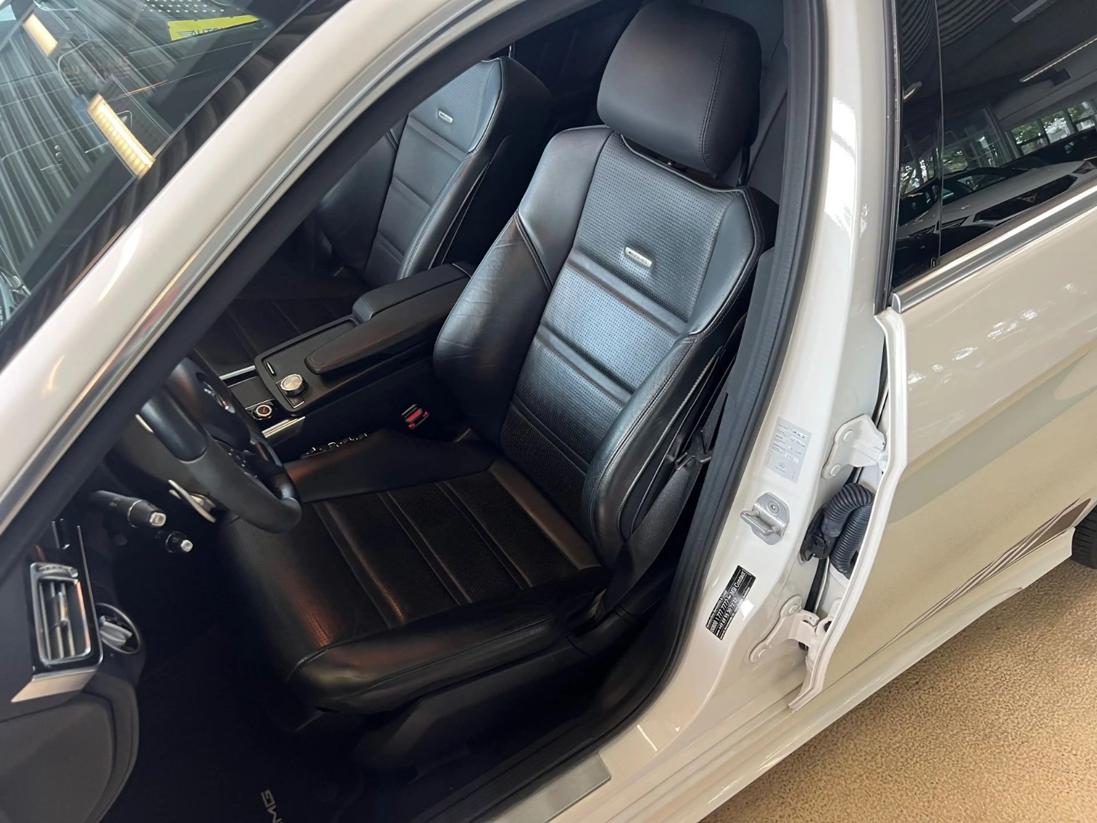 Mercedes-Benz E 63 AMG E Lim. *DIAMANTWEISS*SCHECKHEFT* — photo 13