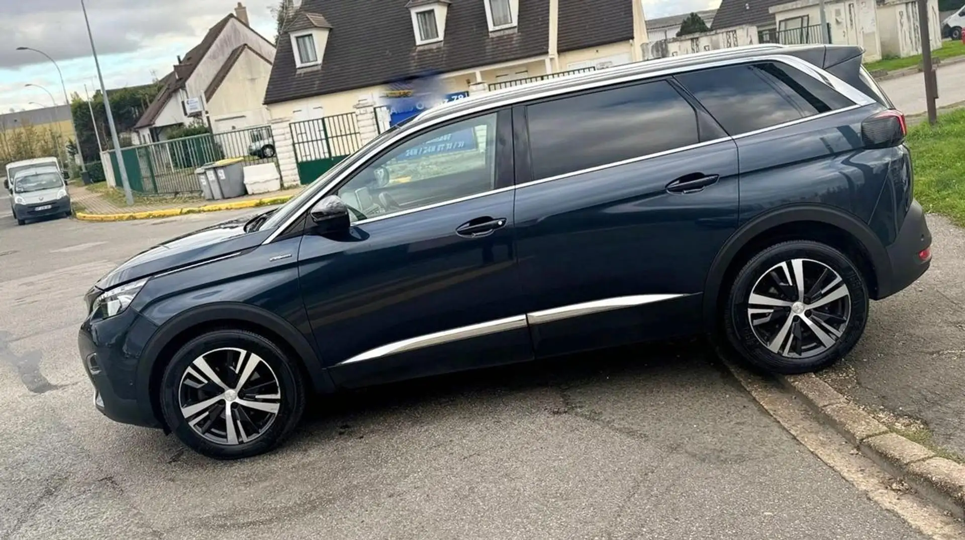 Peugeot 5008 GT Line 1.5 BLUEHDi 130CV BVA8 12500HT ENTRETIEN A JOUR TBEG Gris - 2