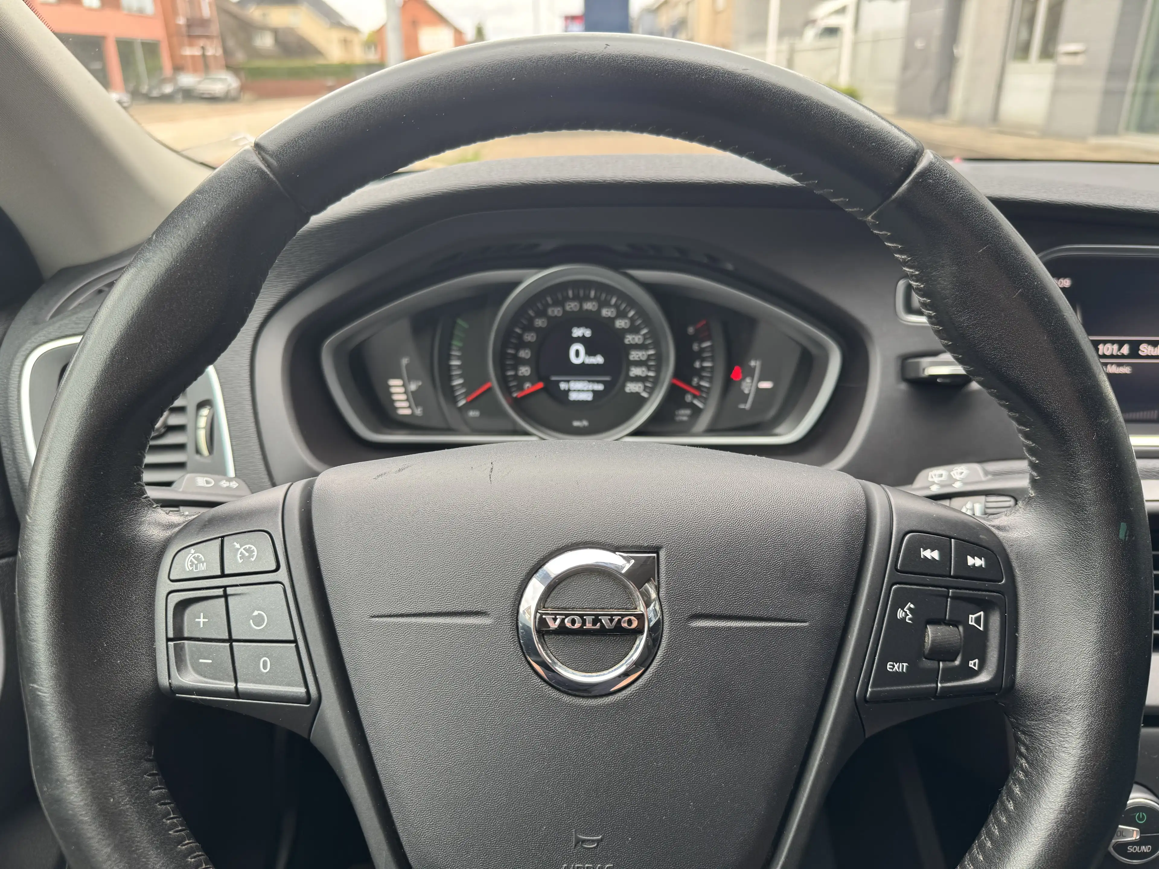 Volvo V40 Kinetic 2.0 Benzine 1ste eigenaar 36000KM!!! — photo 8