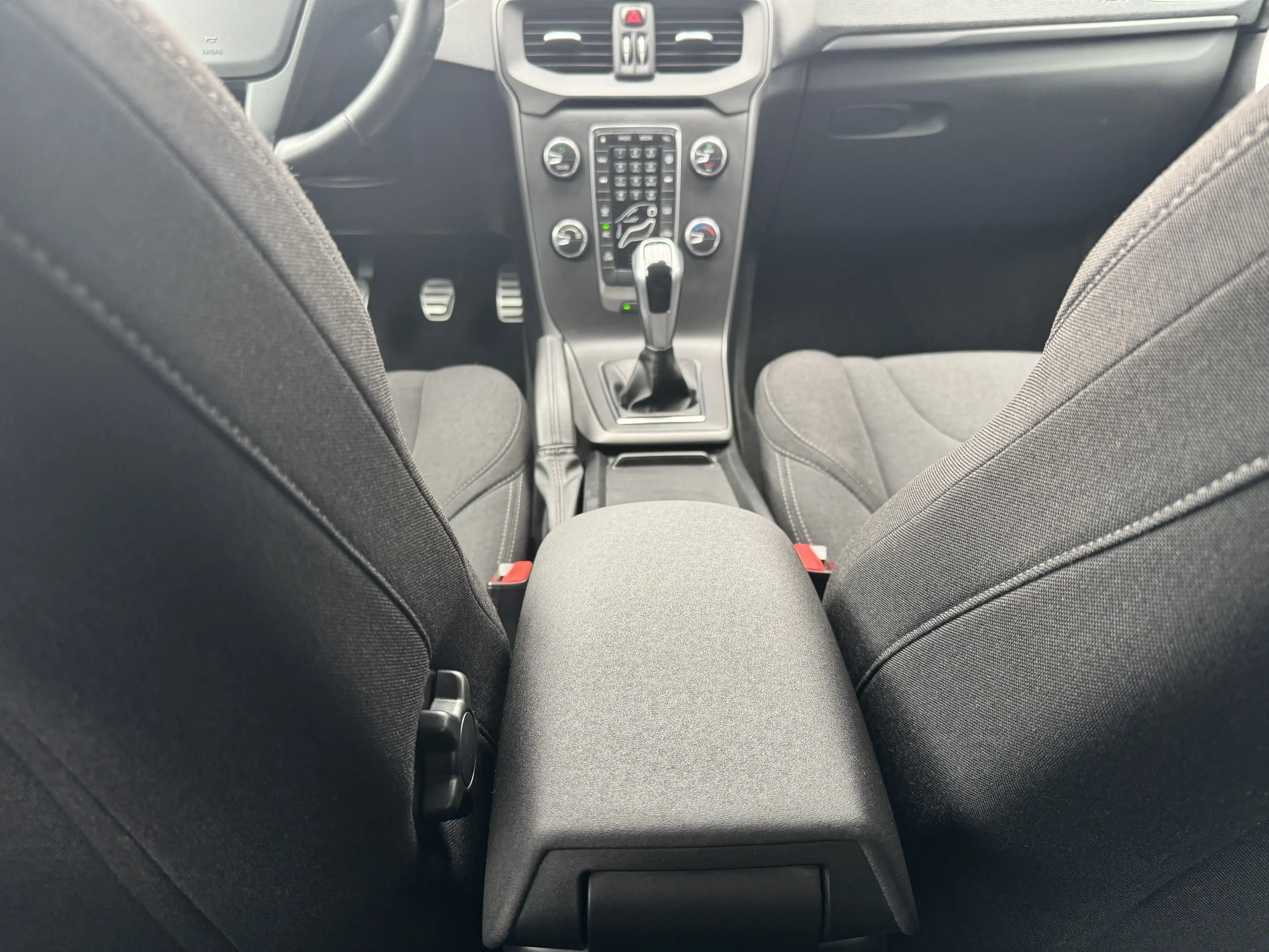 Volvo V40 Kinetic 2.0 Benzine 1ste eigenaar 36000KM!!! — photo 10