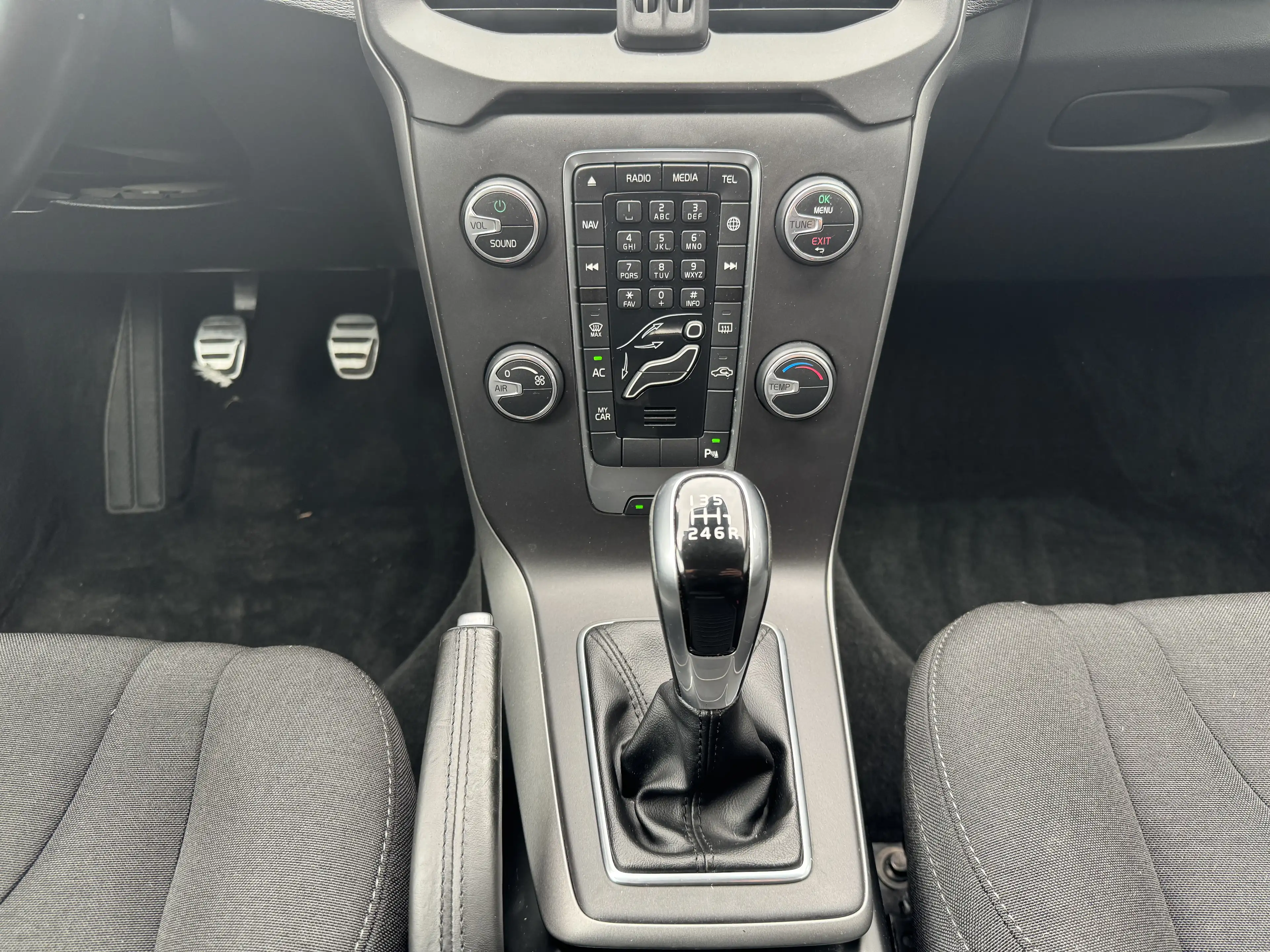 Volvo V40 Kinetic 2.0 Benzine 1ste eigenaar 36000KM!!! — photo 11