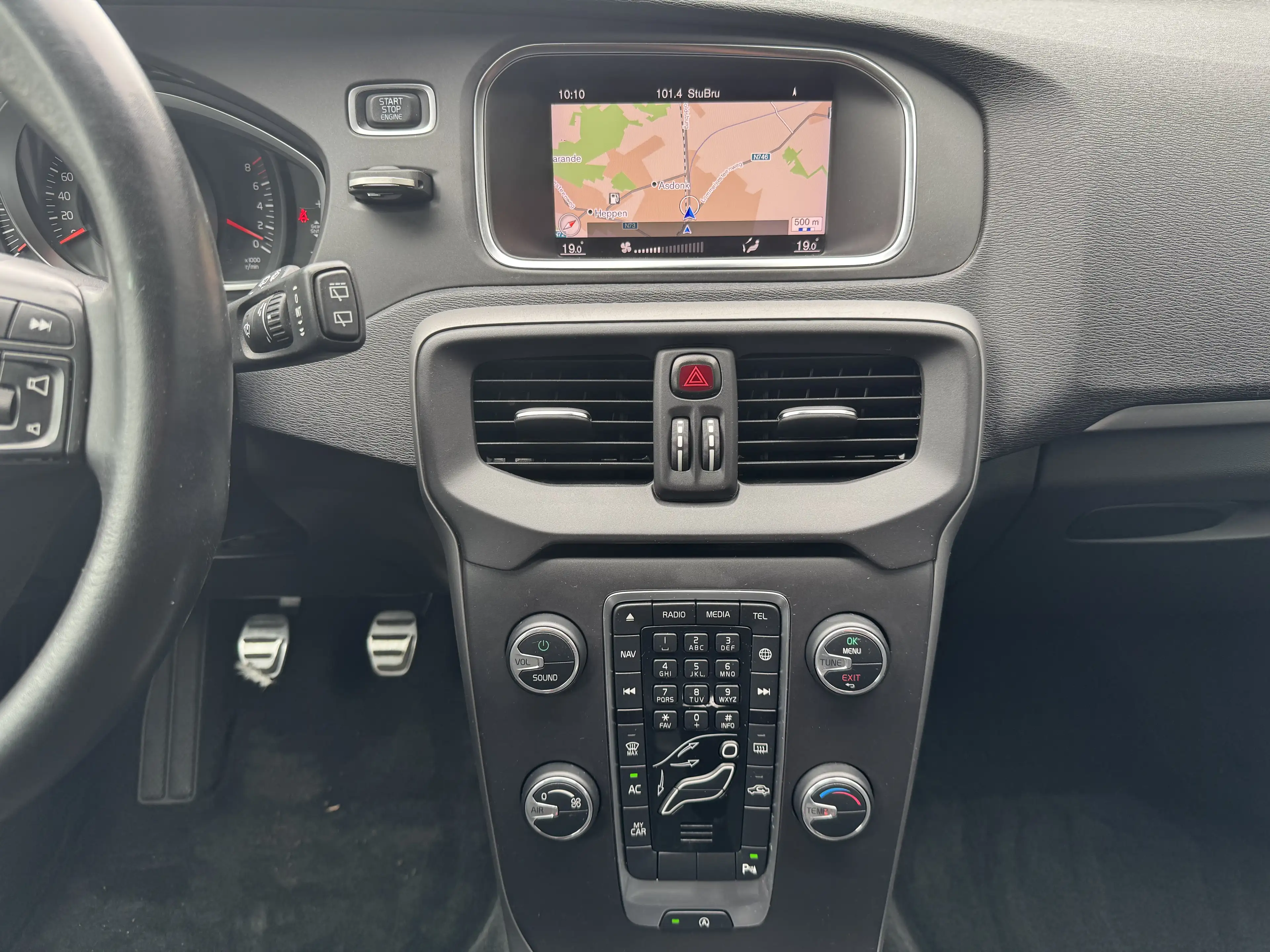 Volvo V40 Kinetic 2.0 Benzine 1ste eigenaar 36000KM!!! — photo 13