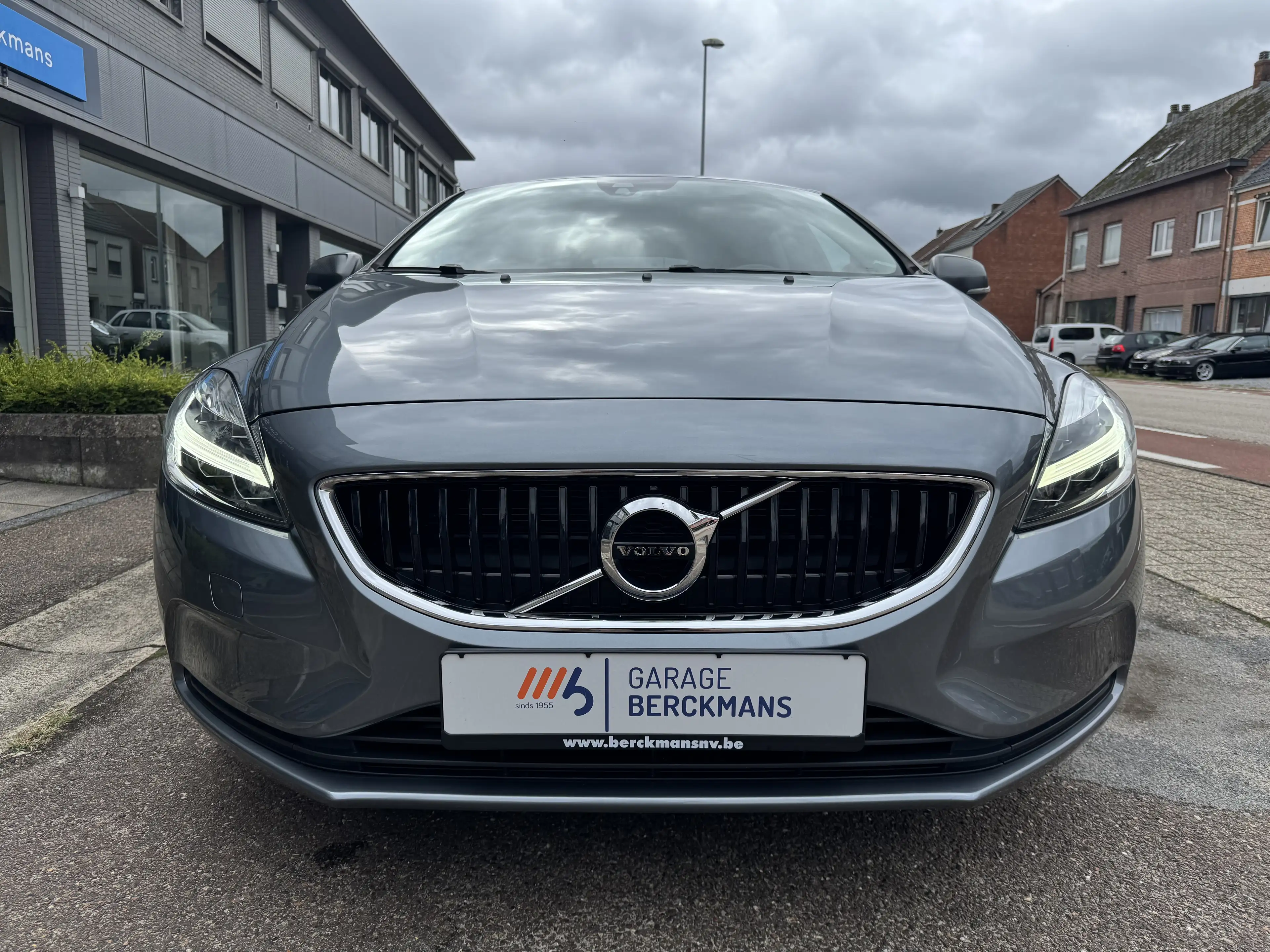 Volvo V40 Kinetic 2.0 Benzine 1ste eigenaar 36000KM!!! — photo 2
