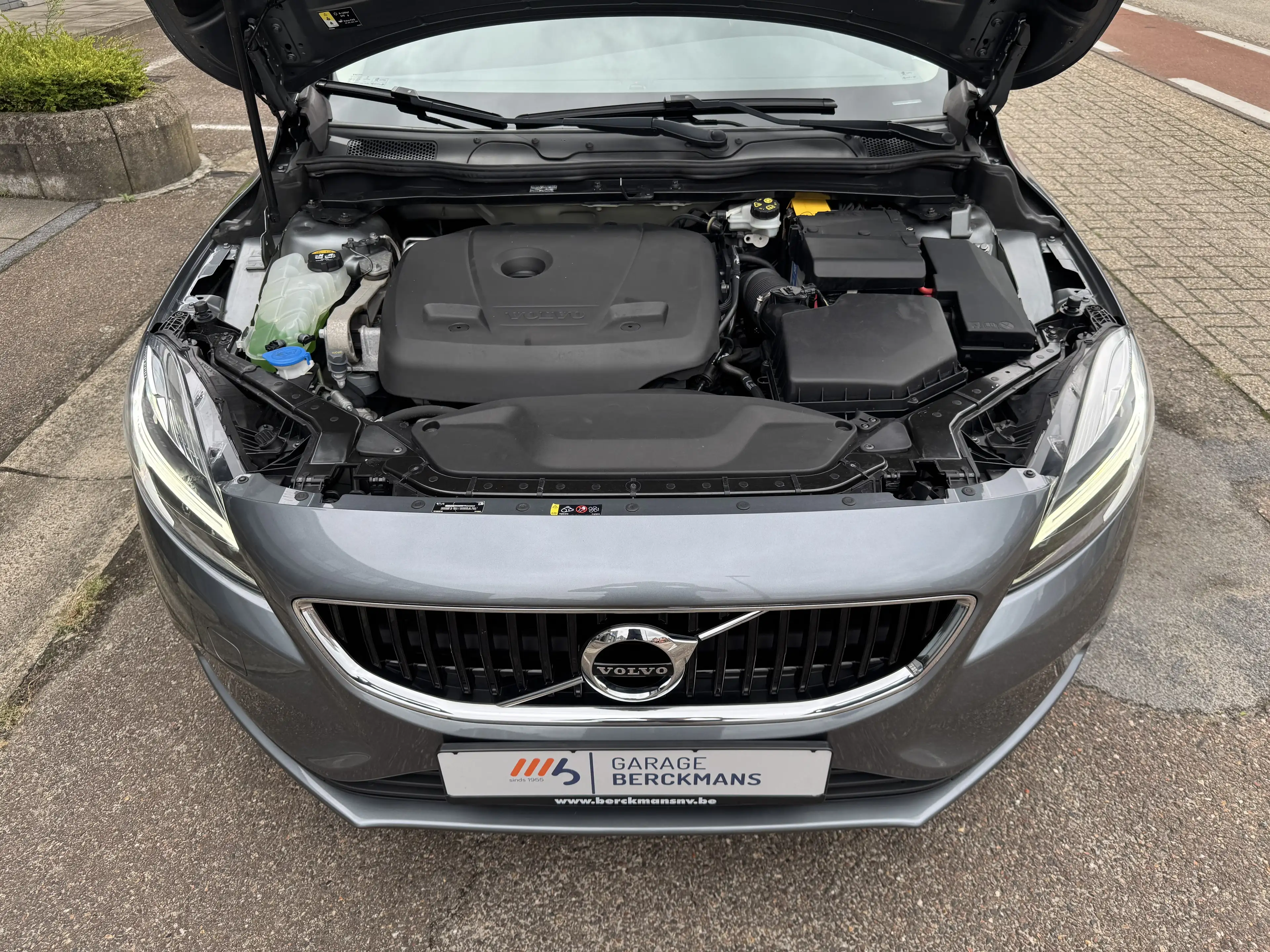 Volvo V40 Kinetic 2.0 Benzine 1ste eigenaar 36000KM!!! — photo 16