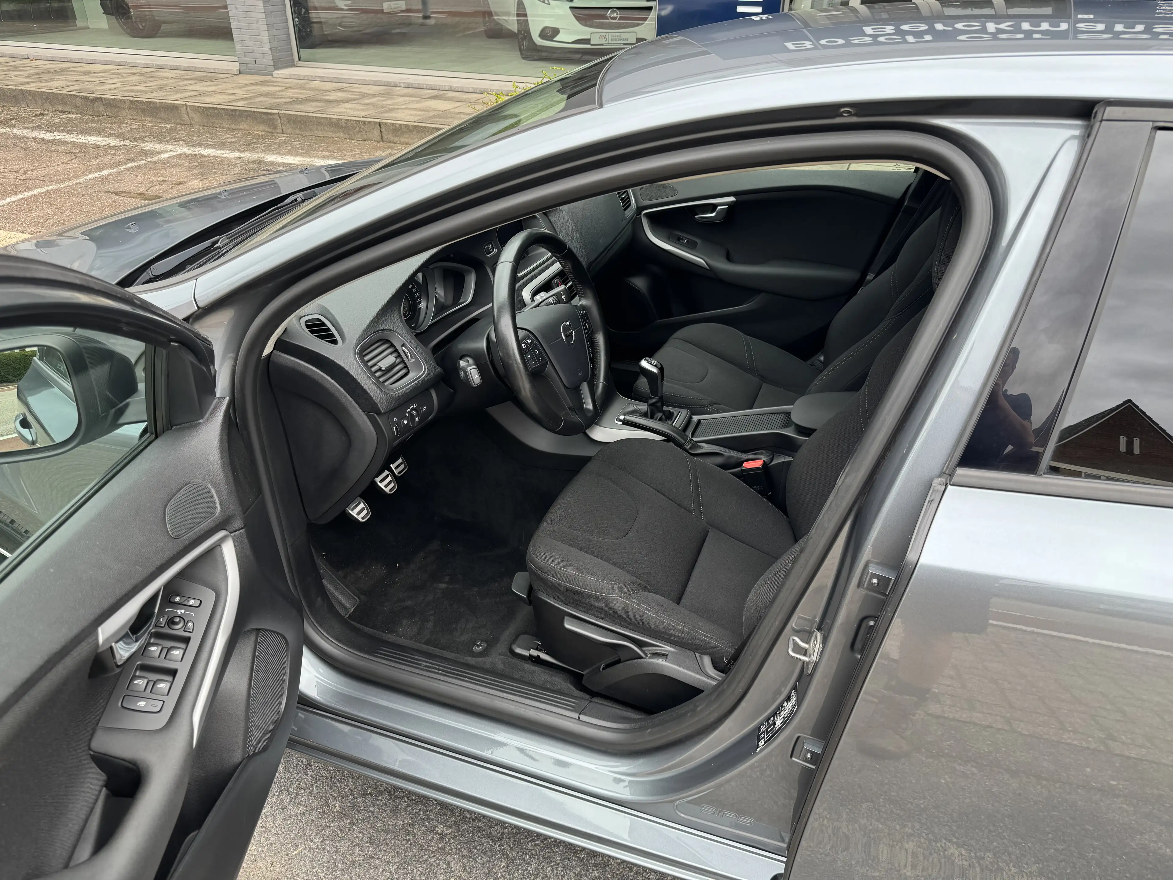 Volvo V40 Kinetic 2.0 Benzine 1ste eigenaar 36000KM!!! — photo 7