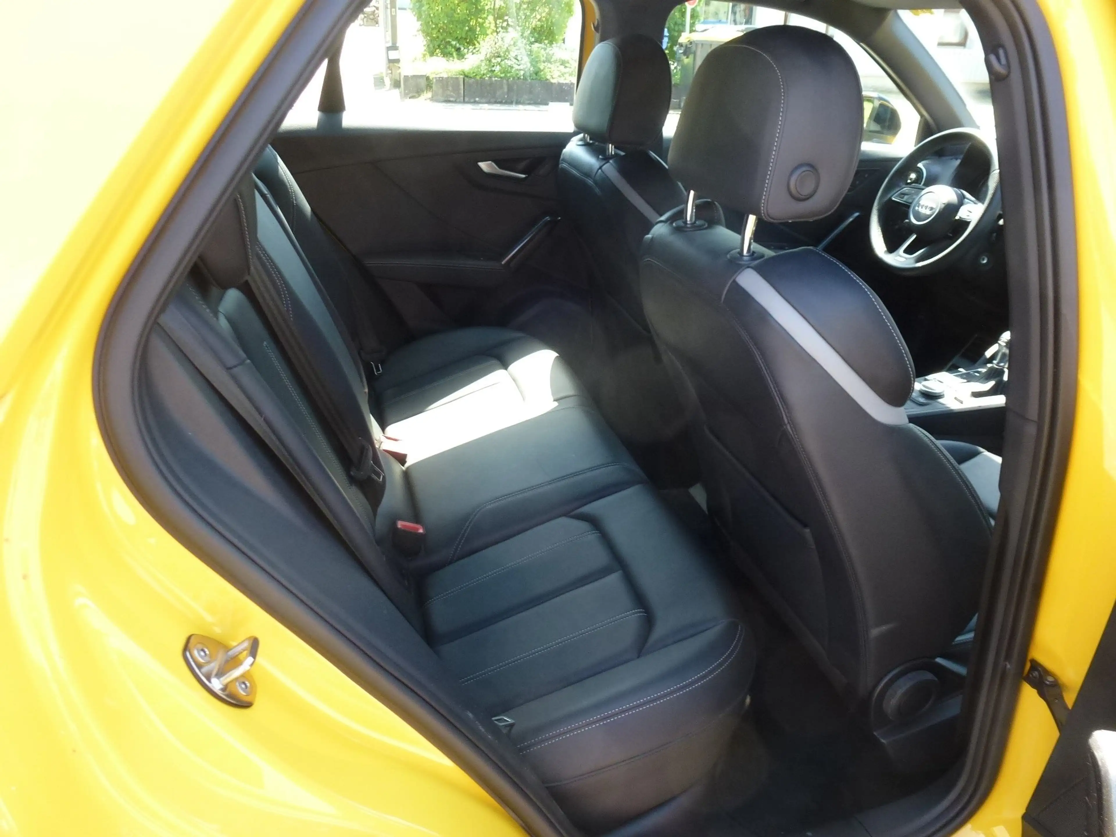 Audi SQ2 2.0 TFSI quattro * 1. Hand * Audi Exclusive Gelb — photo 12