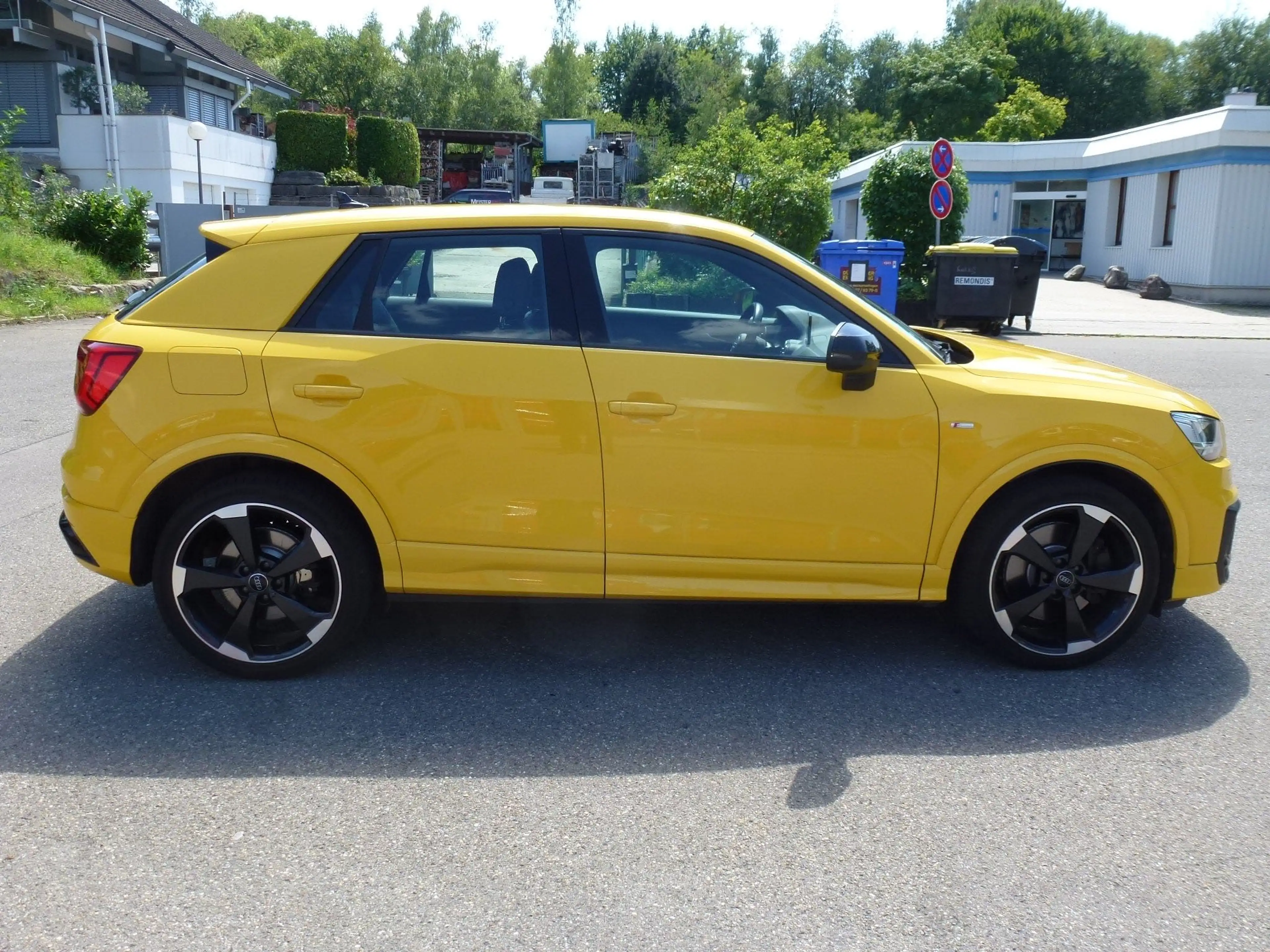 Audi SQ2 2.0 TFSI quattro * 1. Hand * Audi Exclusive Gelb — photo 5