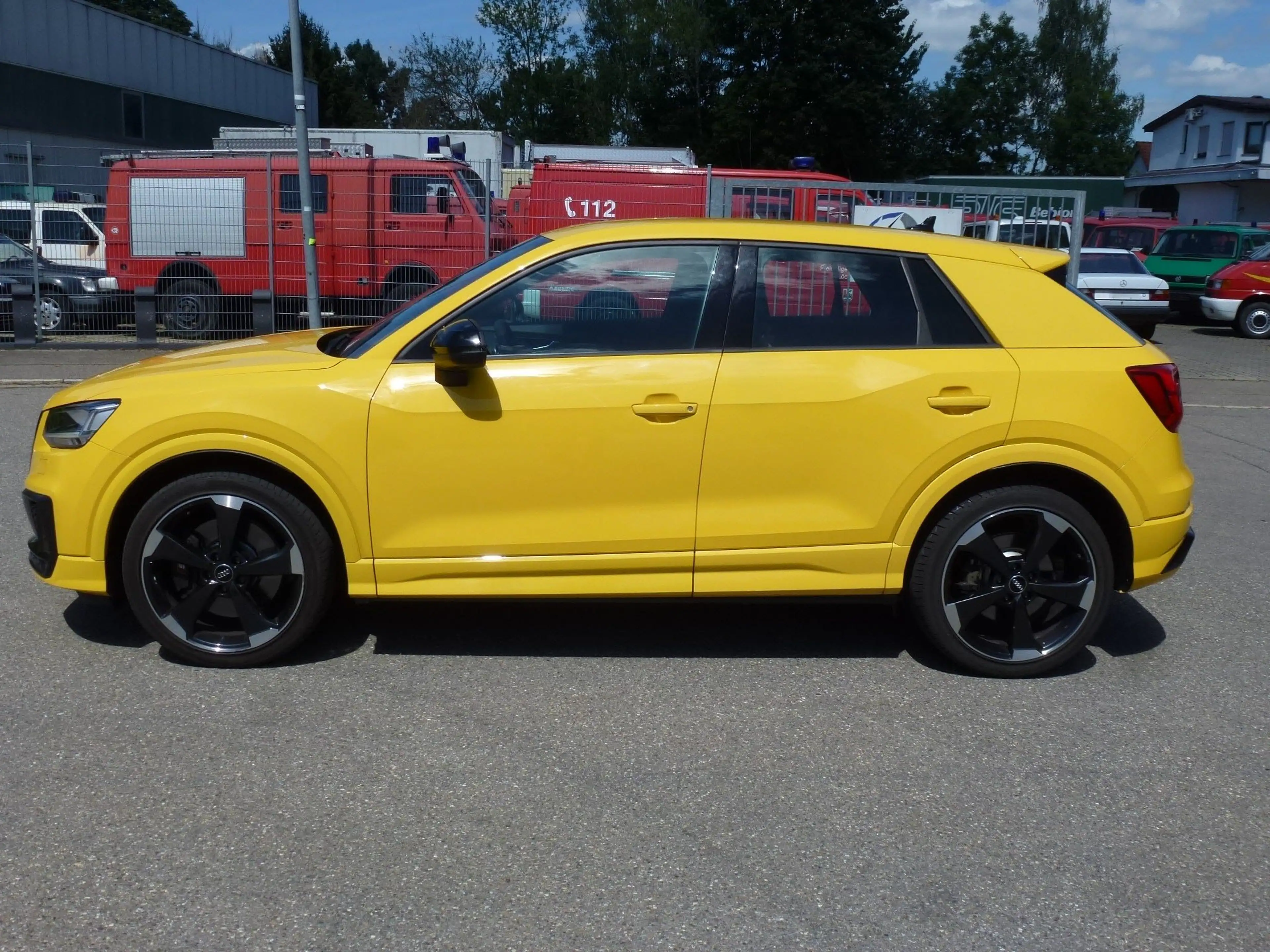 Audi SQ2 2.0 TFSI quattro * 1. Hand * Audi Exclusive Gelb — photo 2