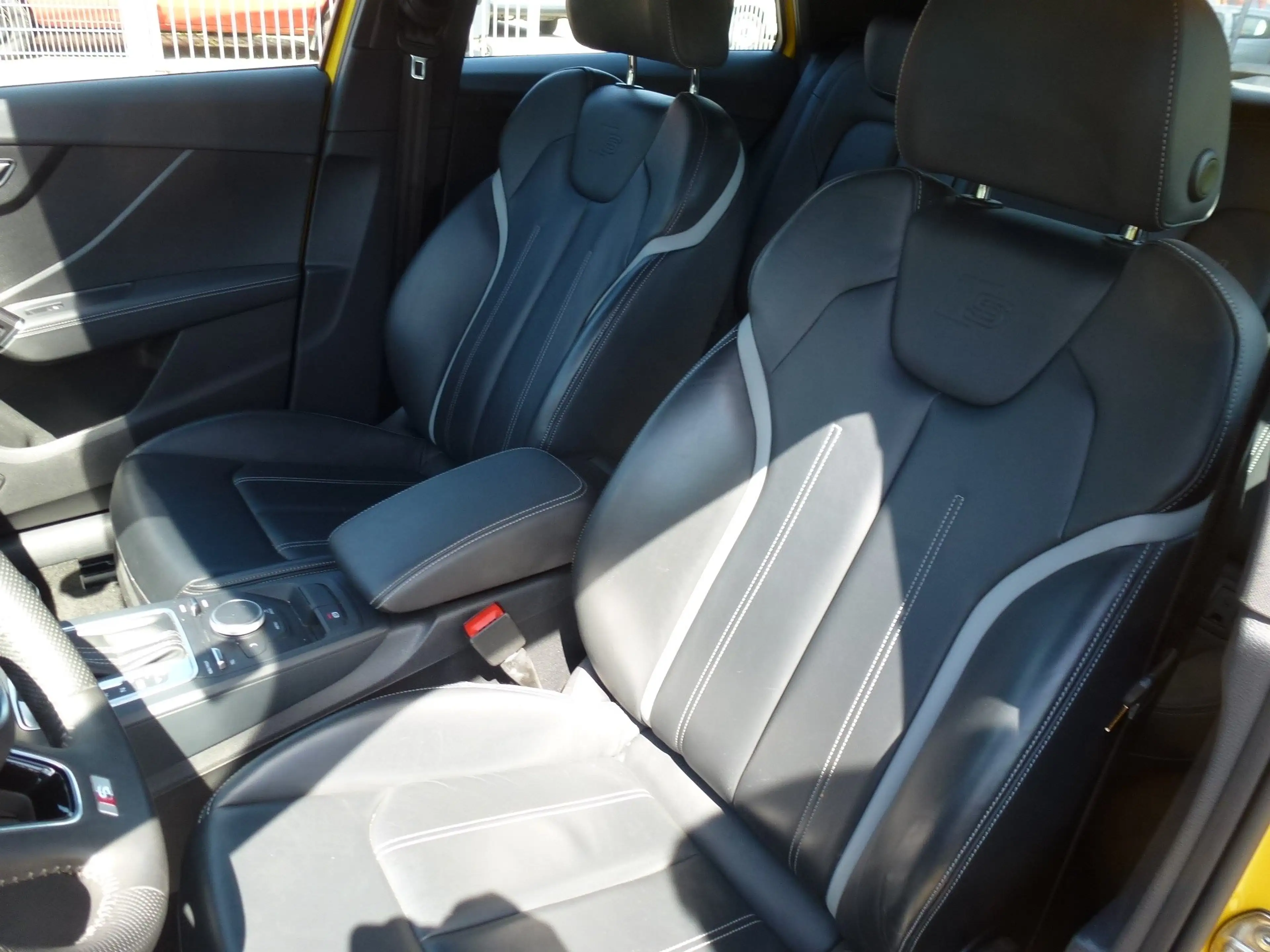 Audi SQ2 2.0 TFSI quattro * 1. Hand * Audi Exclusive Gelb — photo 14