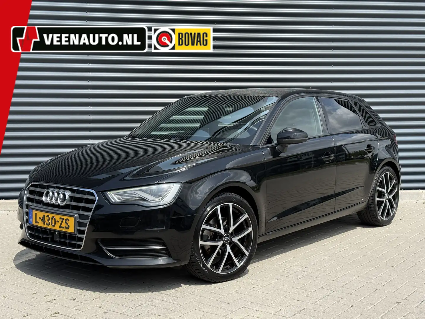 Audi A3 Sportback 1.4 TFSI CoD Ambiente Pro Line plus aut. Schwarz - 1