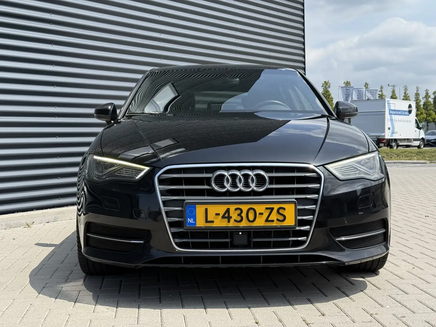 Audi A3 Sportback 1.4 TFSI CoD Ambiente Pro Line plus aut. Schwarz - 2