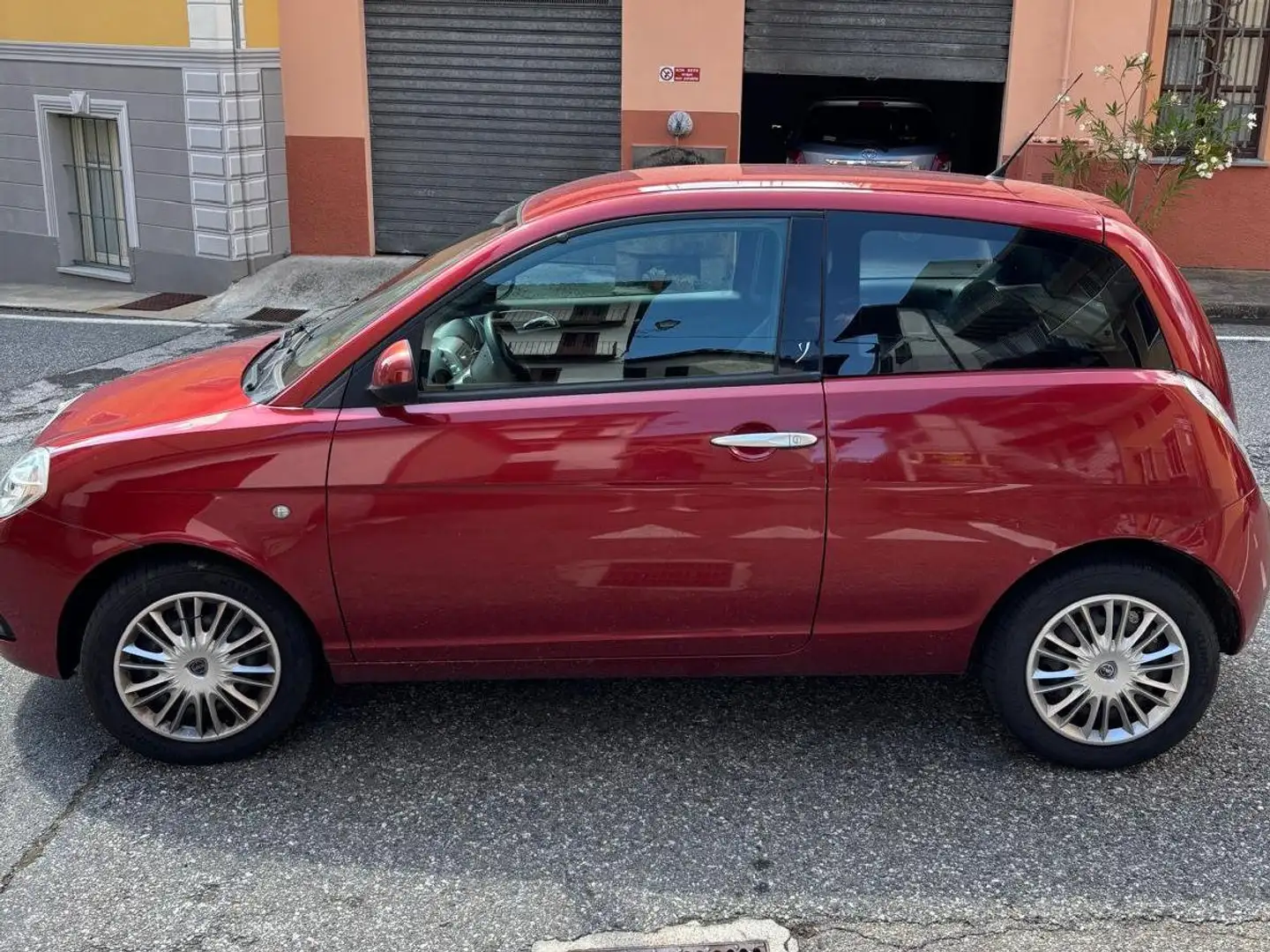 Lancia Ypsilon Ypsilon II 2007 1.2 8v New Oro (oro) Rojo - 2