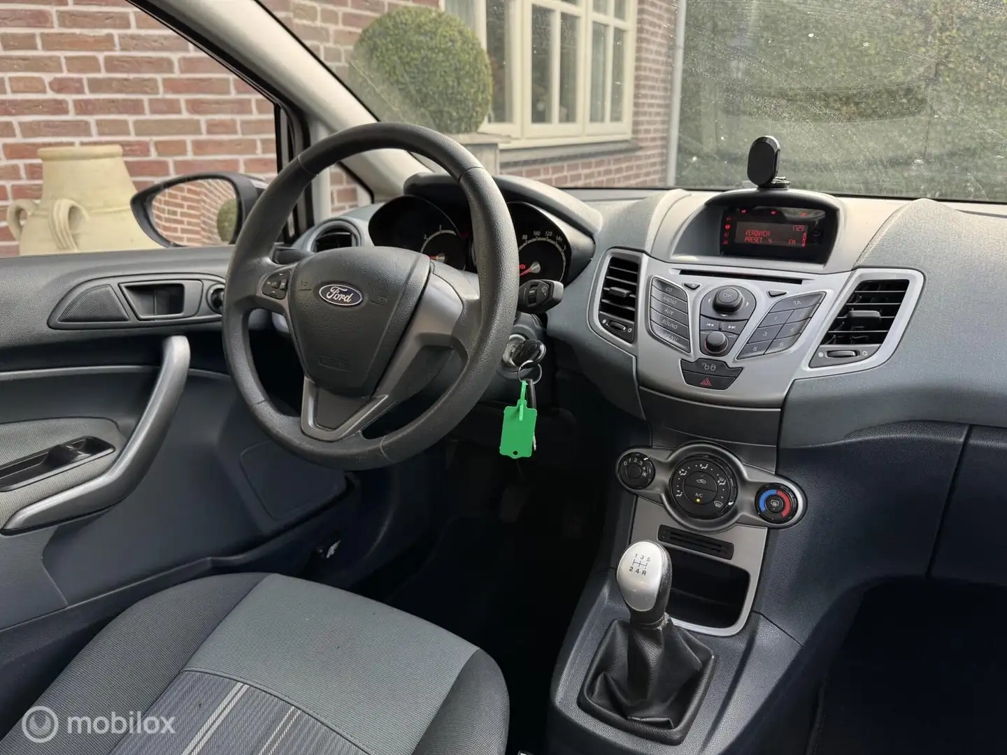 Ford Fiesta 1.25 Limited *Airco *Trekh *Goed onderhouden! Zwart - 2
