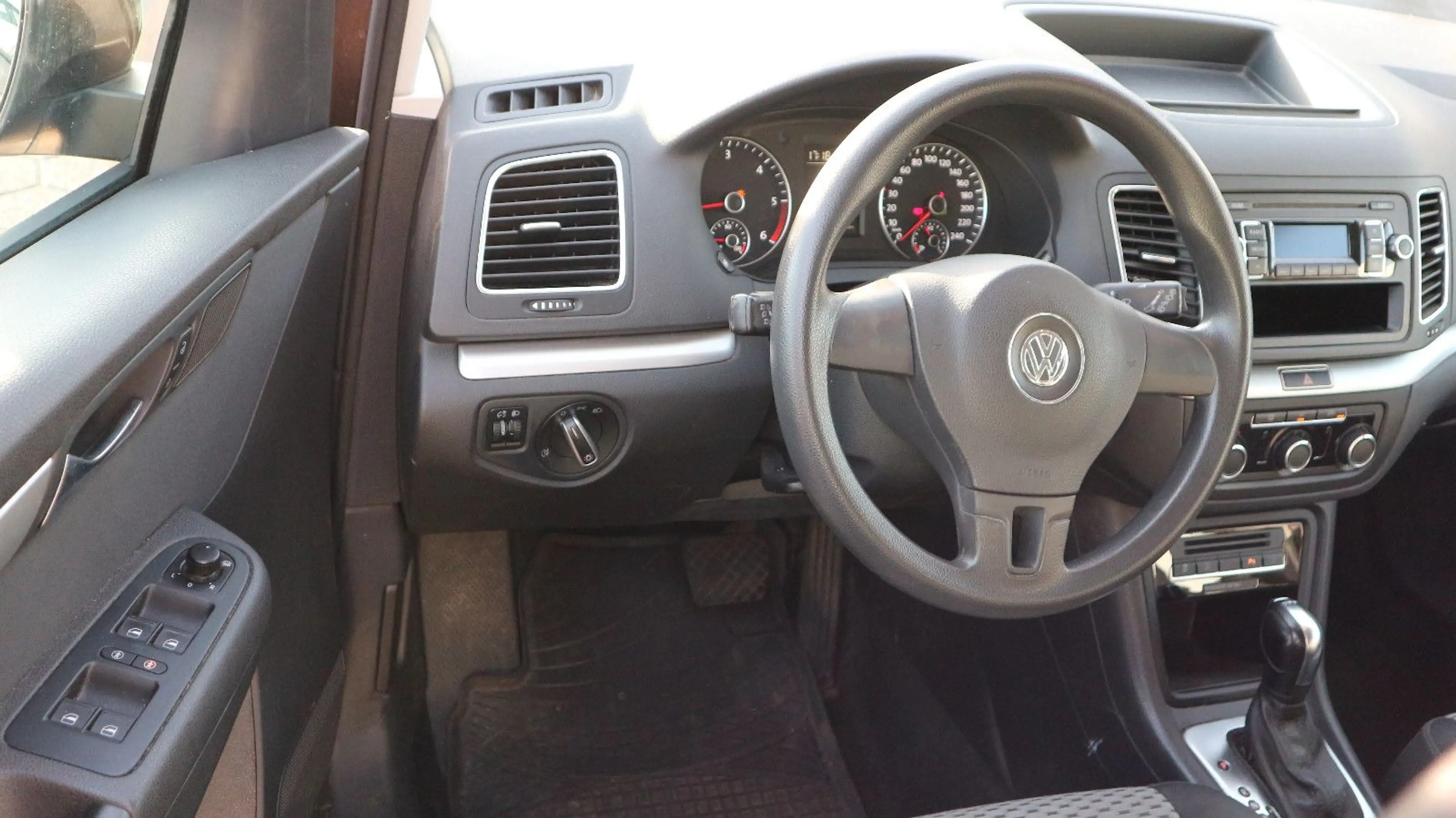 Volkswagen Sharan Trendline BMT 1.Hand/Scheckheftgepflegt — photo 11