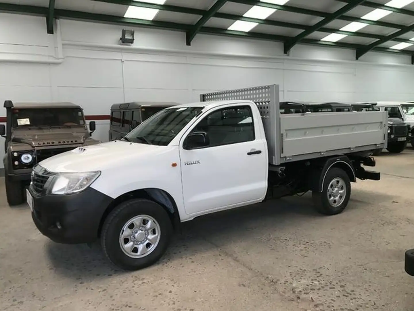 Toyota Hilux 2.5D-4D Cabina Sencilla GX 4x4 Blanco - 1