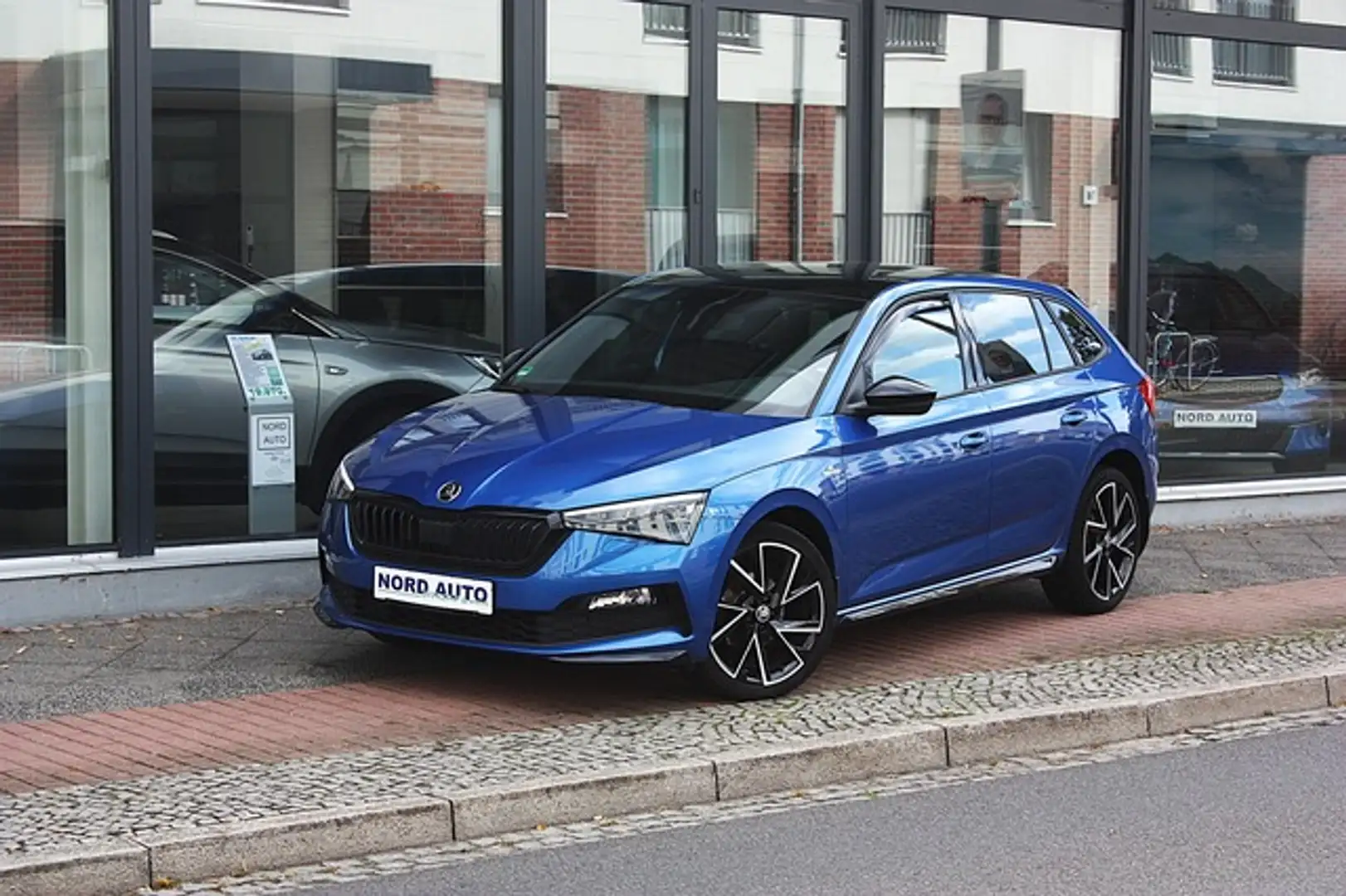 Skoda Scala 1.5 Autom. MONTE CARLO Sport/Navi/Pano/LED Bleu - 2