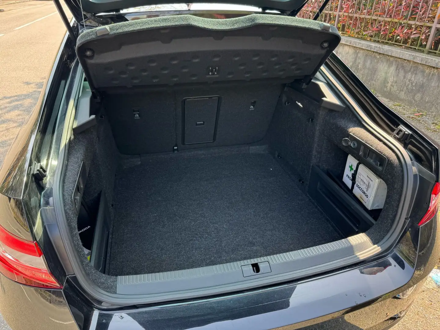 Skoda Superb 2.0 TDI DSG Active - 2