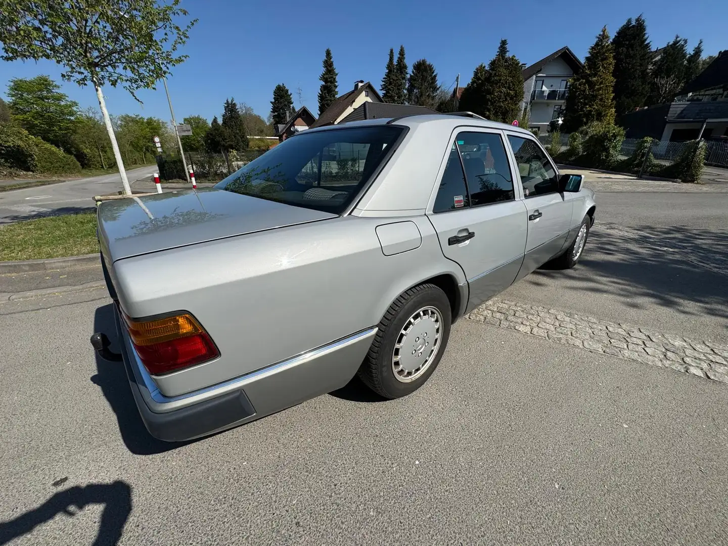 Mercedes-Benz E 260 E-Klasse Silber - 2