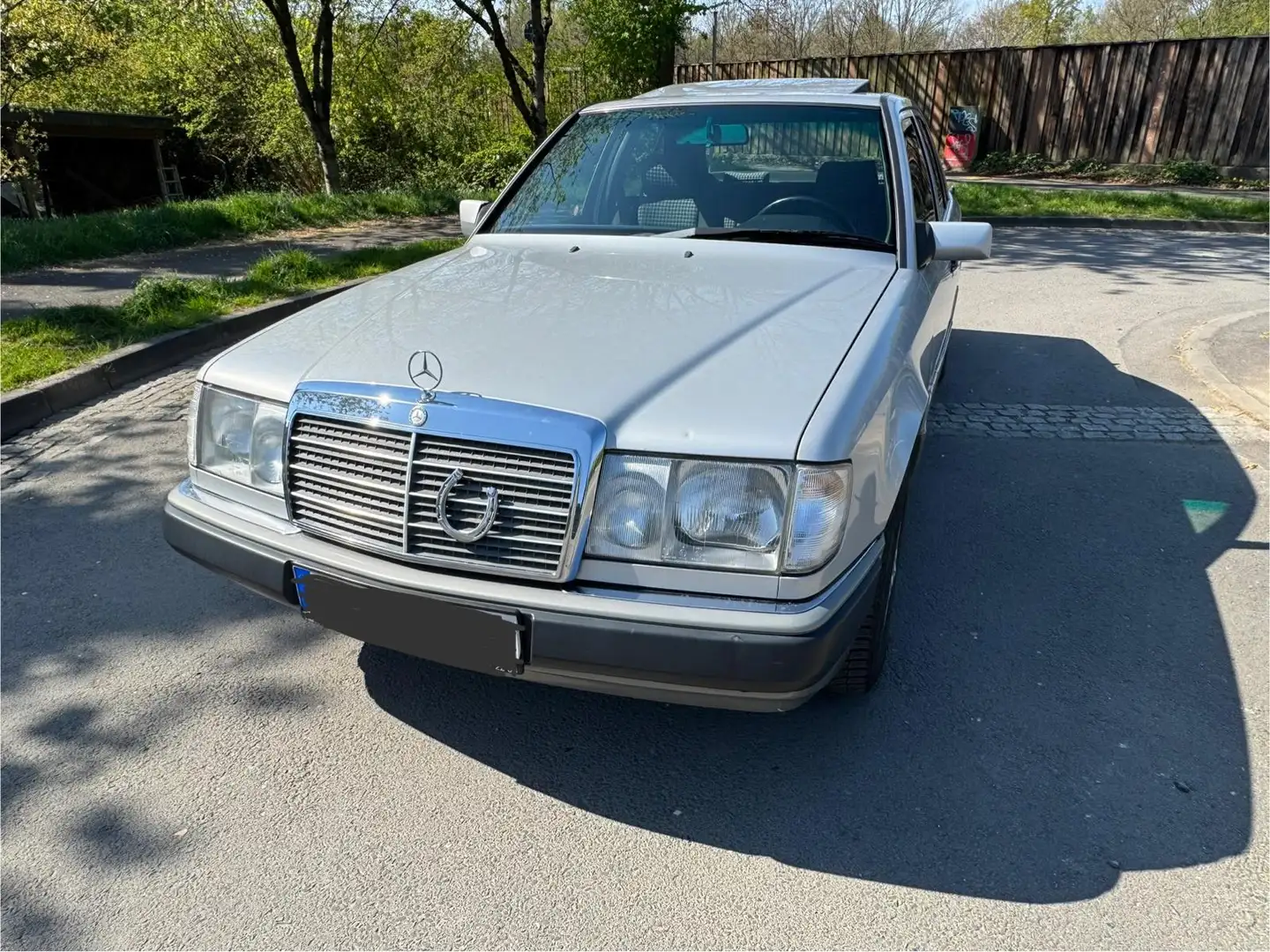 Mercedes-Benz E 260 E-Klasse Silber - 1