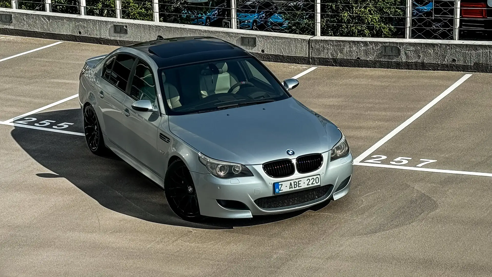 BMW M5 V10 / Duitse wagen / volledige onderhoudshistoriek Срібний - 1