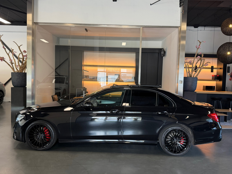 Mercedes-Benz E 200 Amg night Panorama Burmester 360Cam. — photo 12