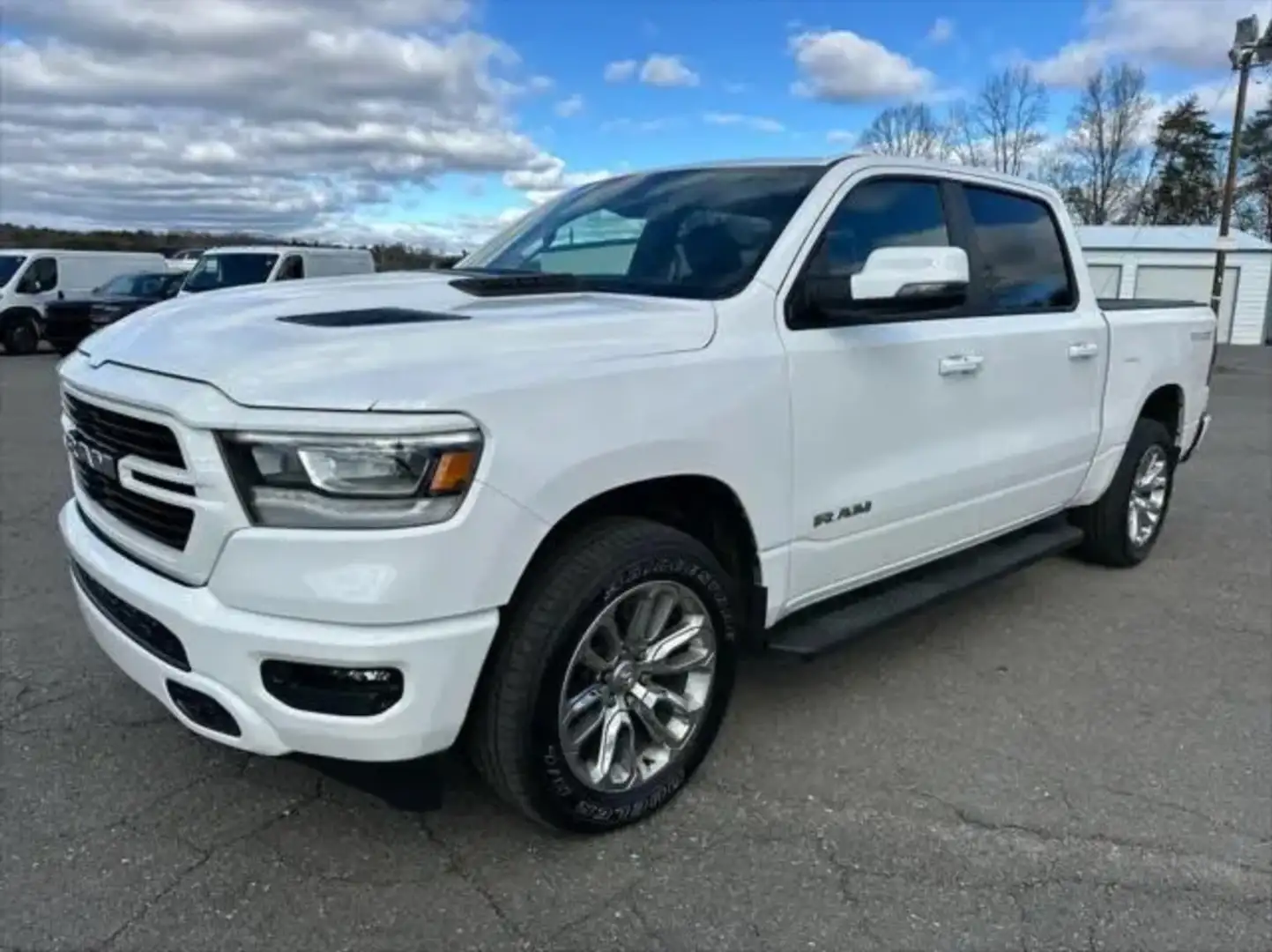 RAM 1500 LARAMIE SPORT 5.7L V8 HEMI NUOVO 6/2025 Wit - 1