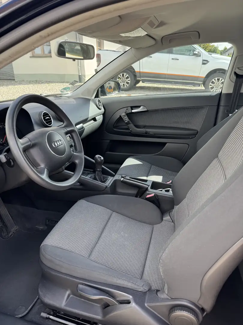 Audi A3 1.6 Attraction Blau - 1